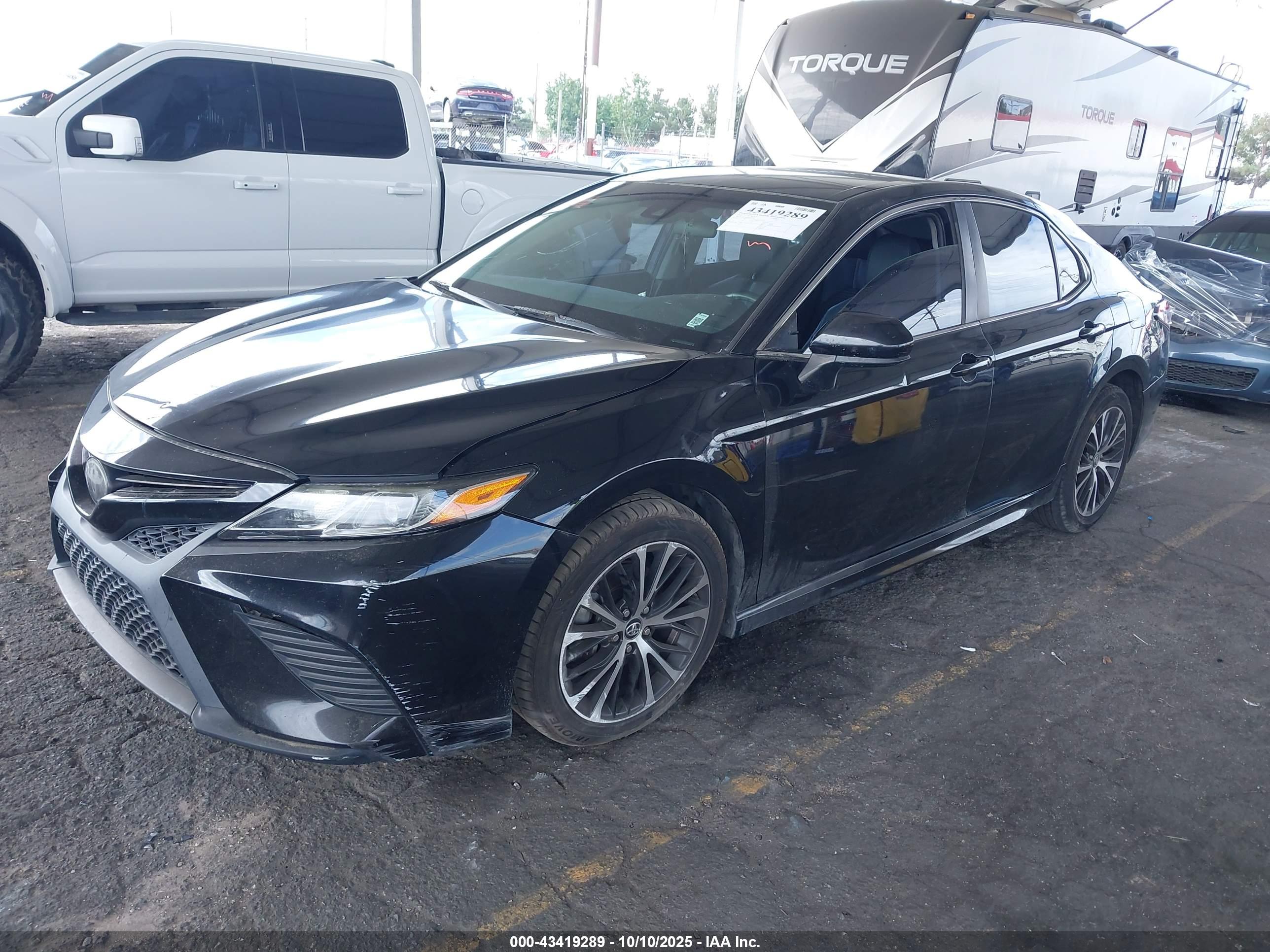 TOYOTA CAMRY image 2