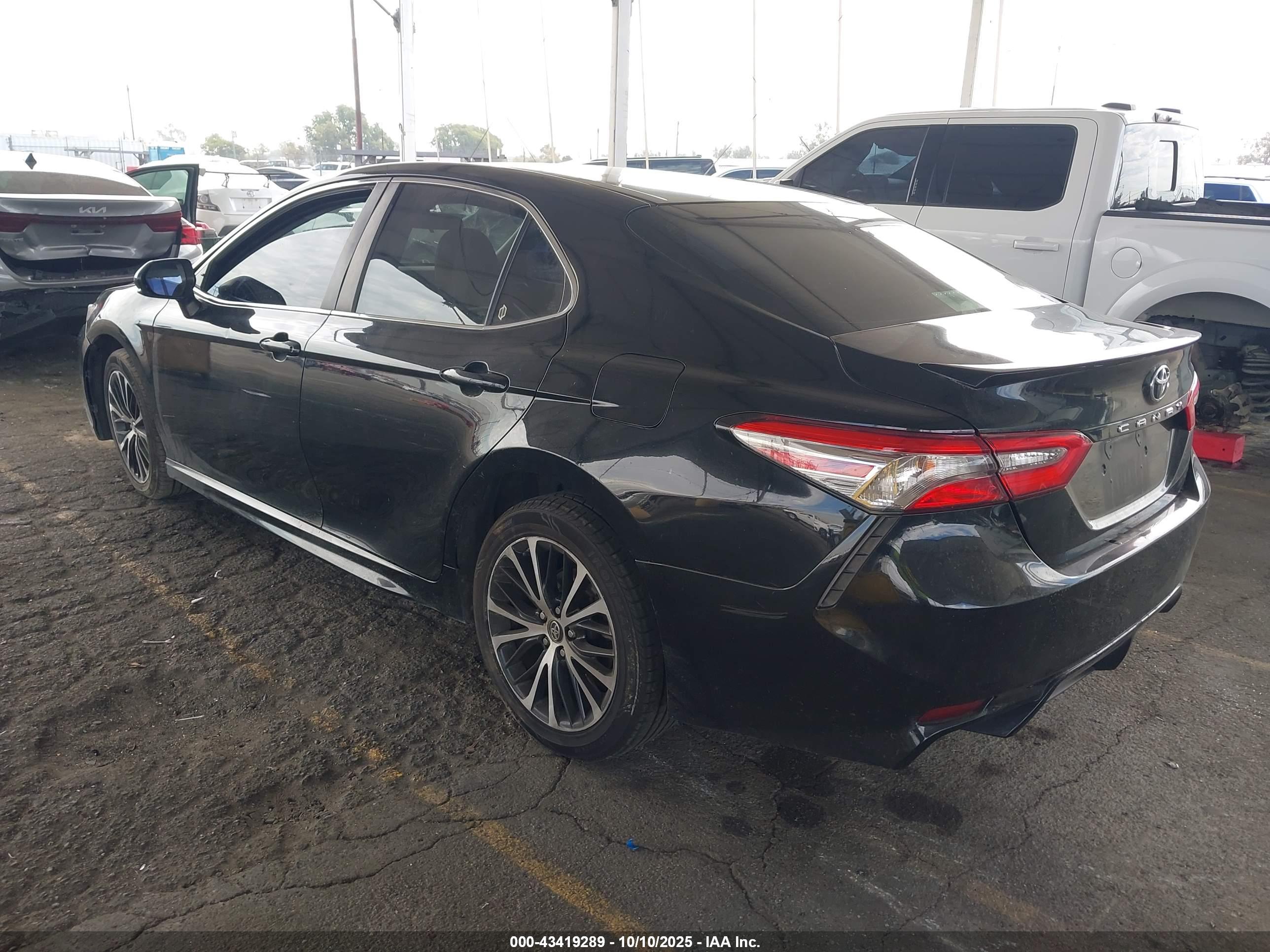 TOYOTA CAMRY image 3