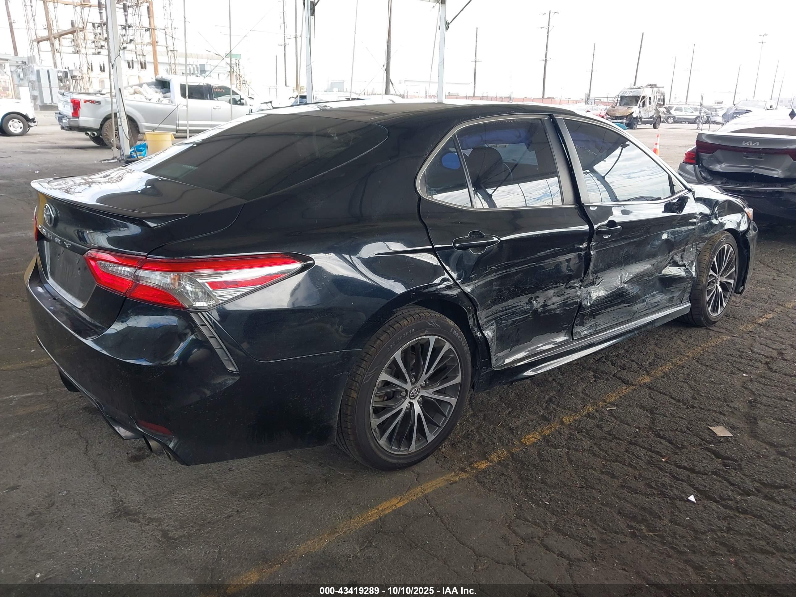 TOYOTA CAMRY image 4