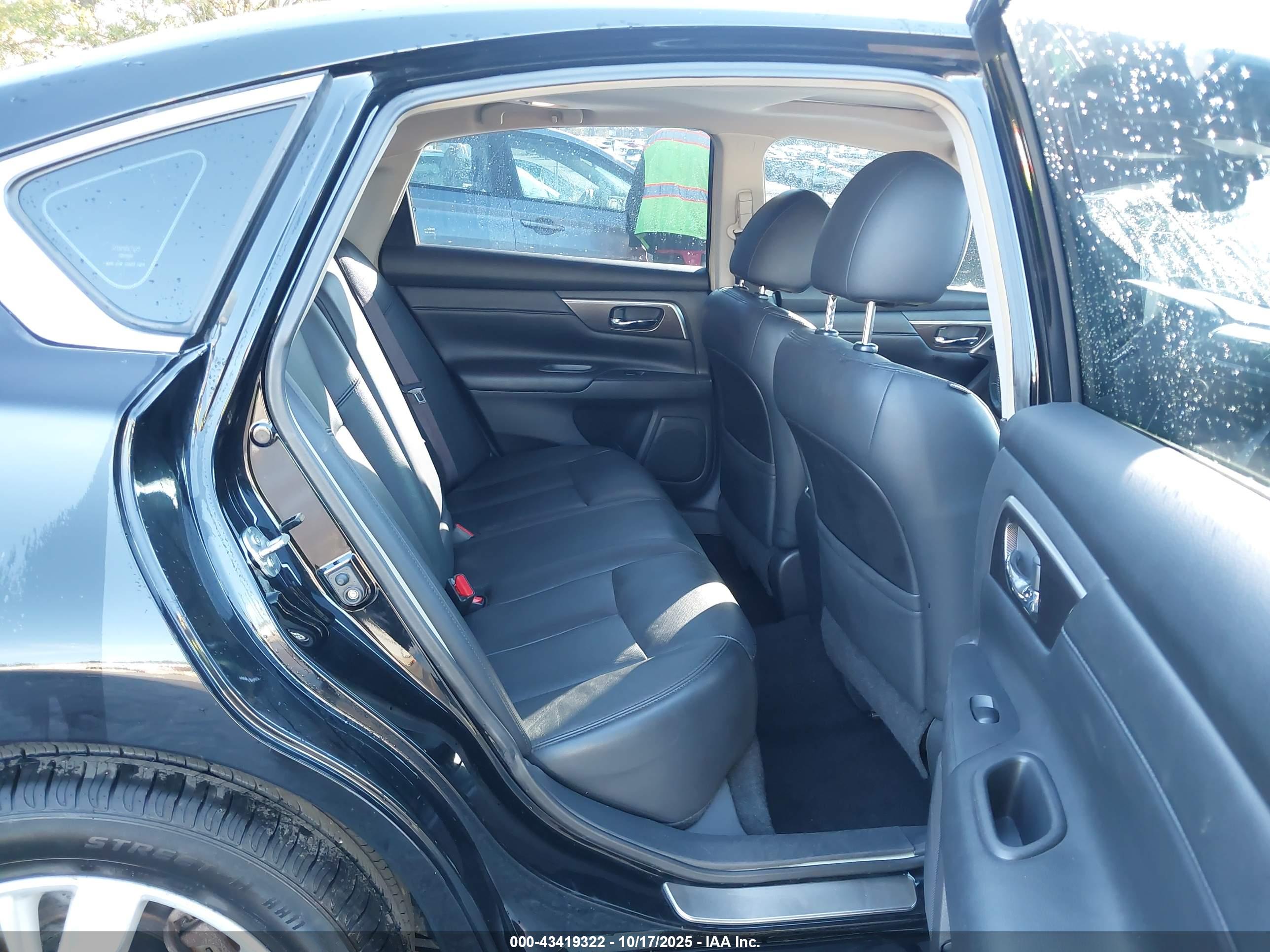 NISSAN ALTIMA image 8