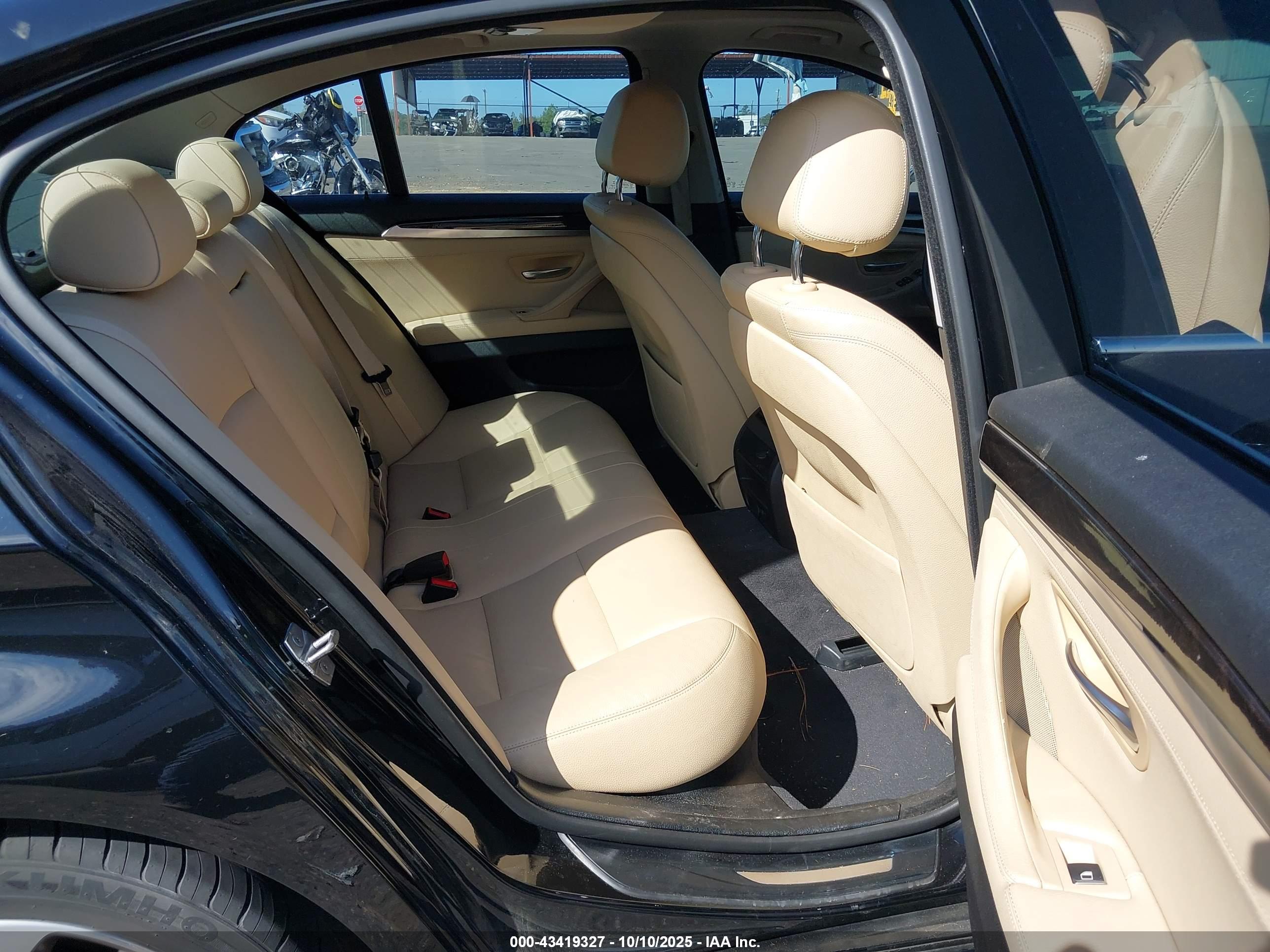 BMW 528I image 8