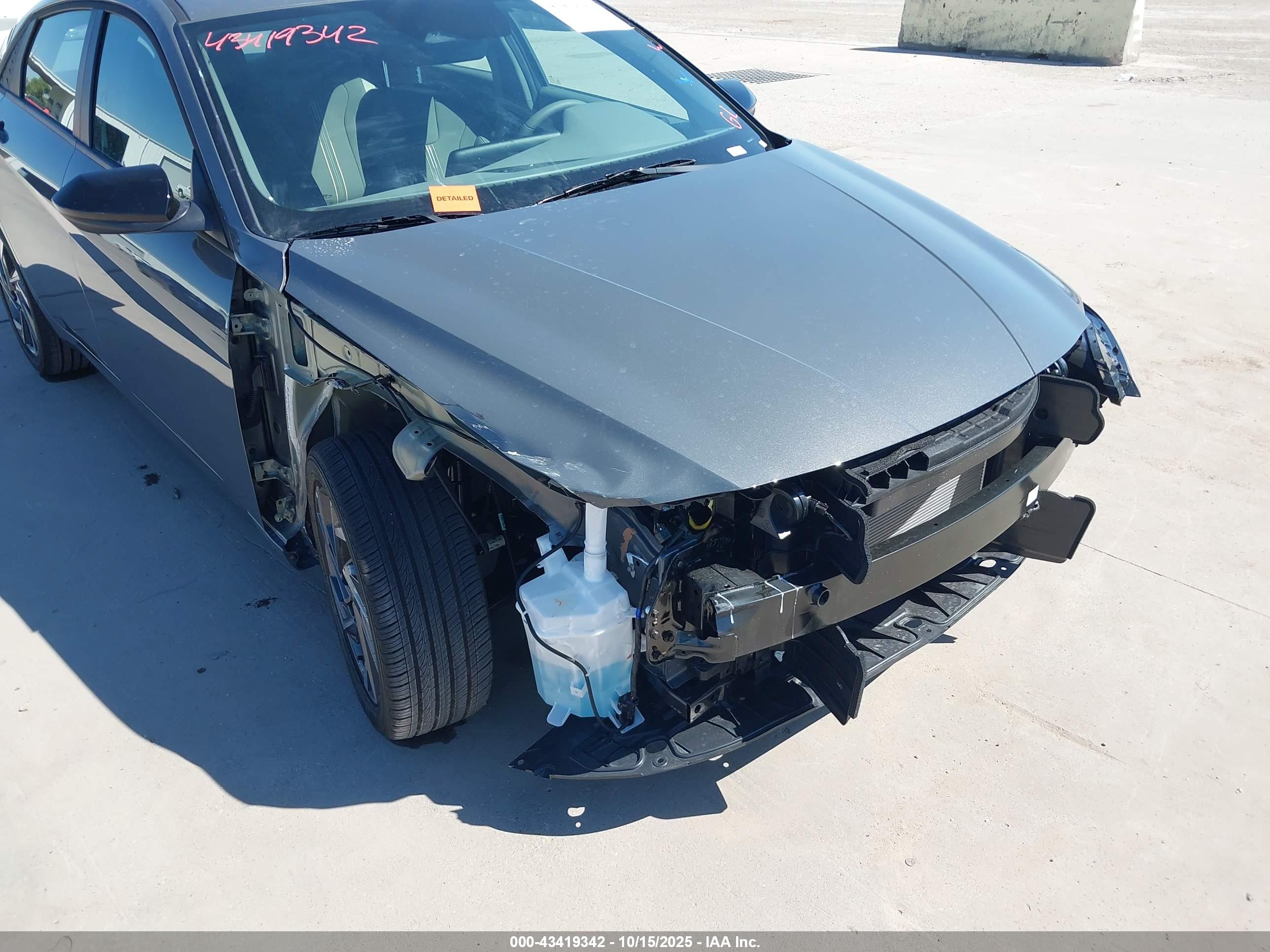 HYUNDAI ELANTRA image 6