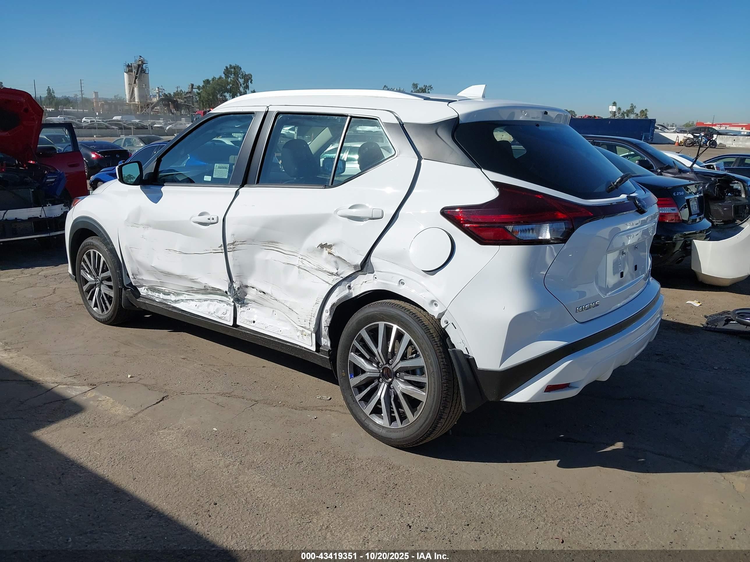 NISSAN KICKS image 3