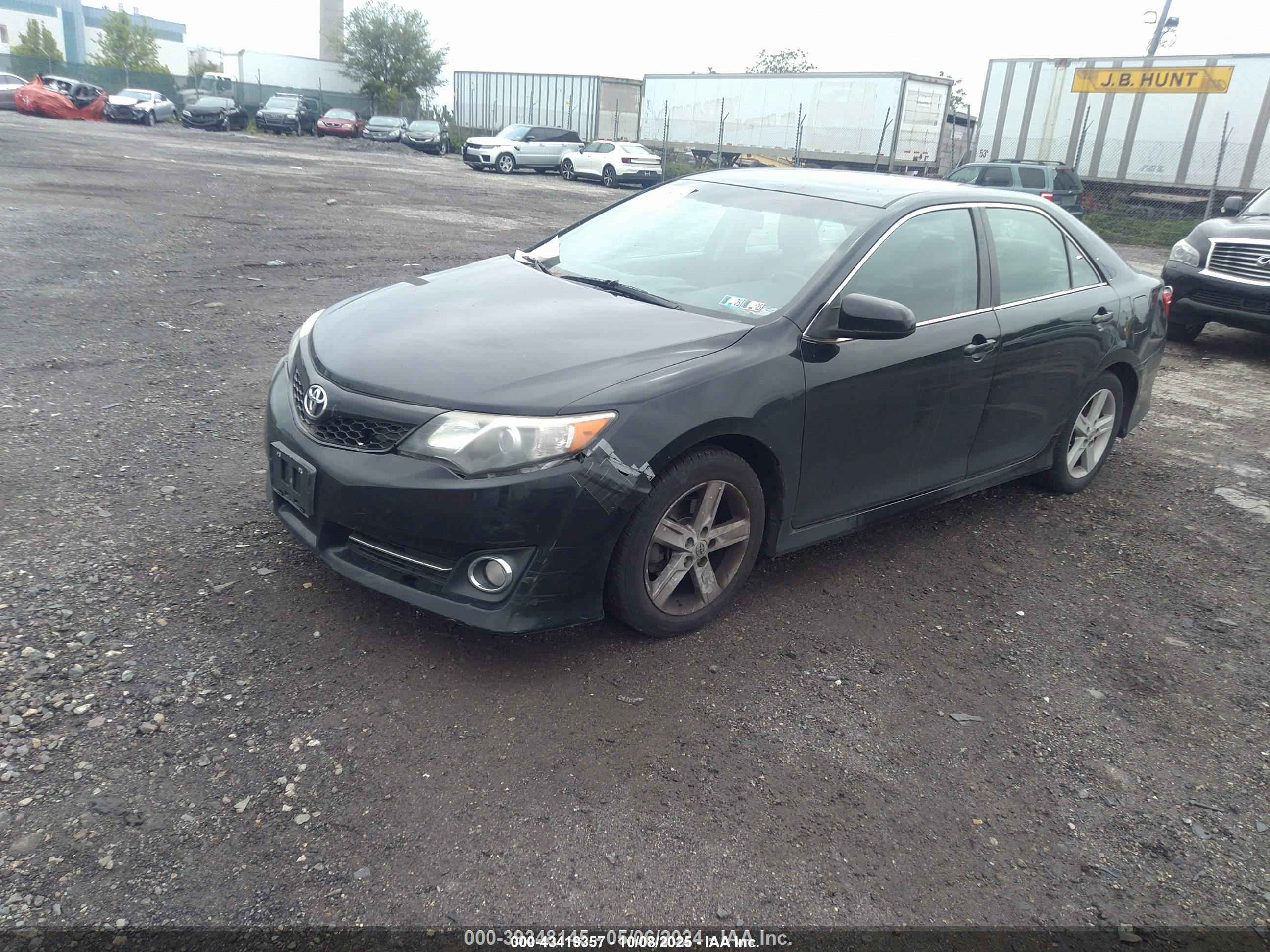 TOYOTA CAMRY image 2