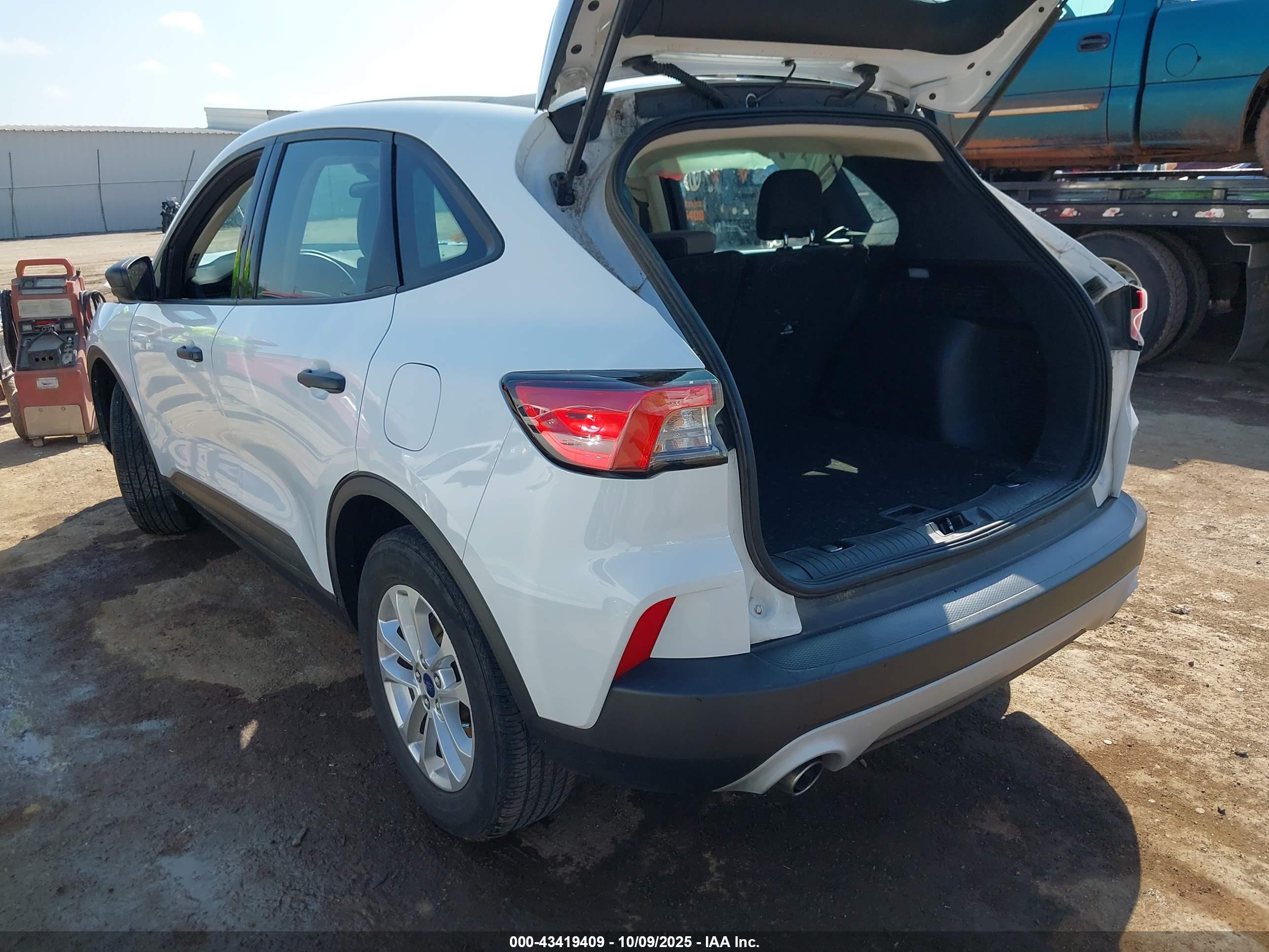 FORD ESCAPE image 3
