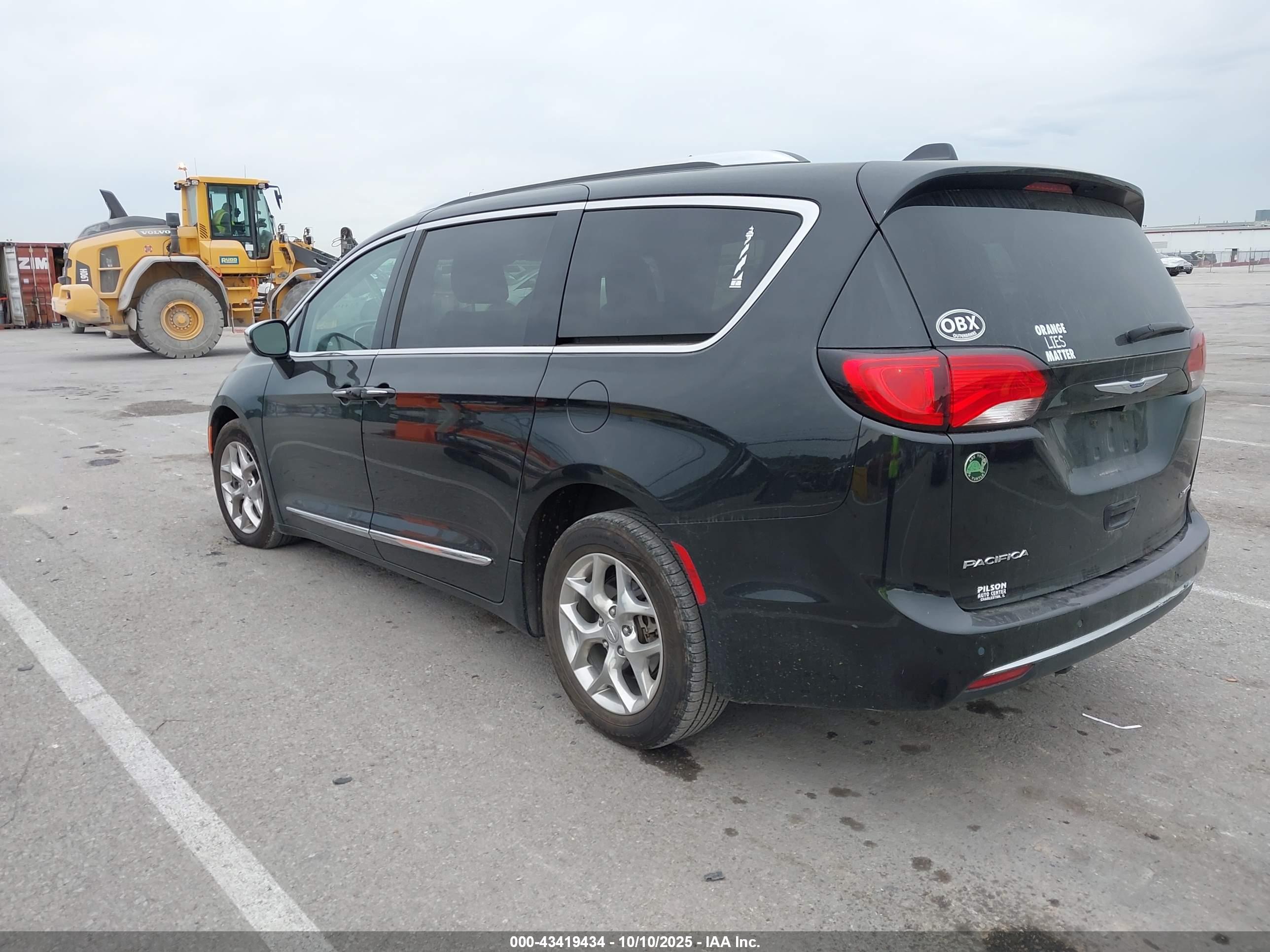 CHRYSLER PACIFICA image 3