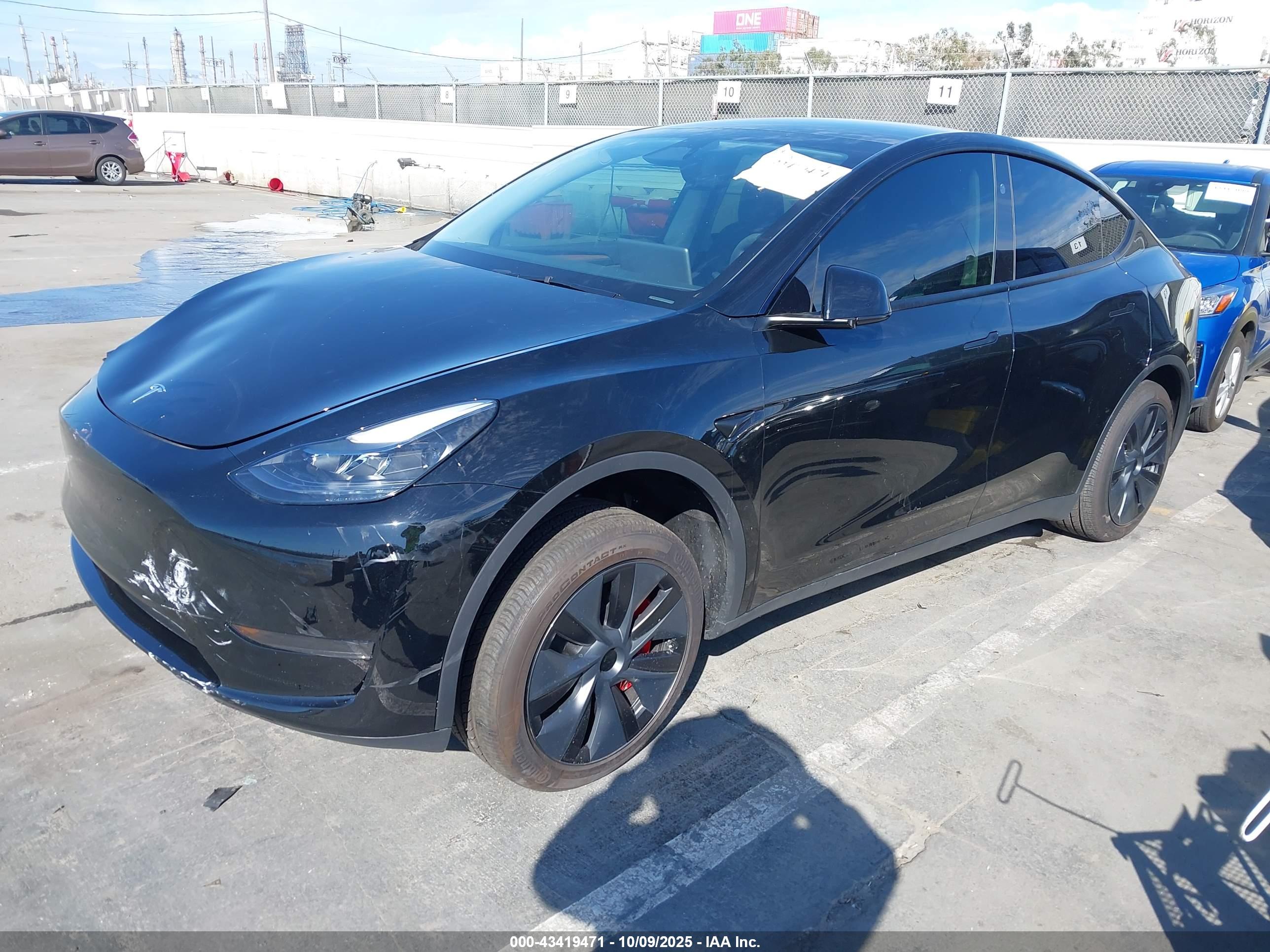 TESLA MODEL image 2
