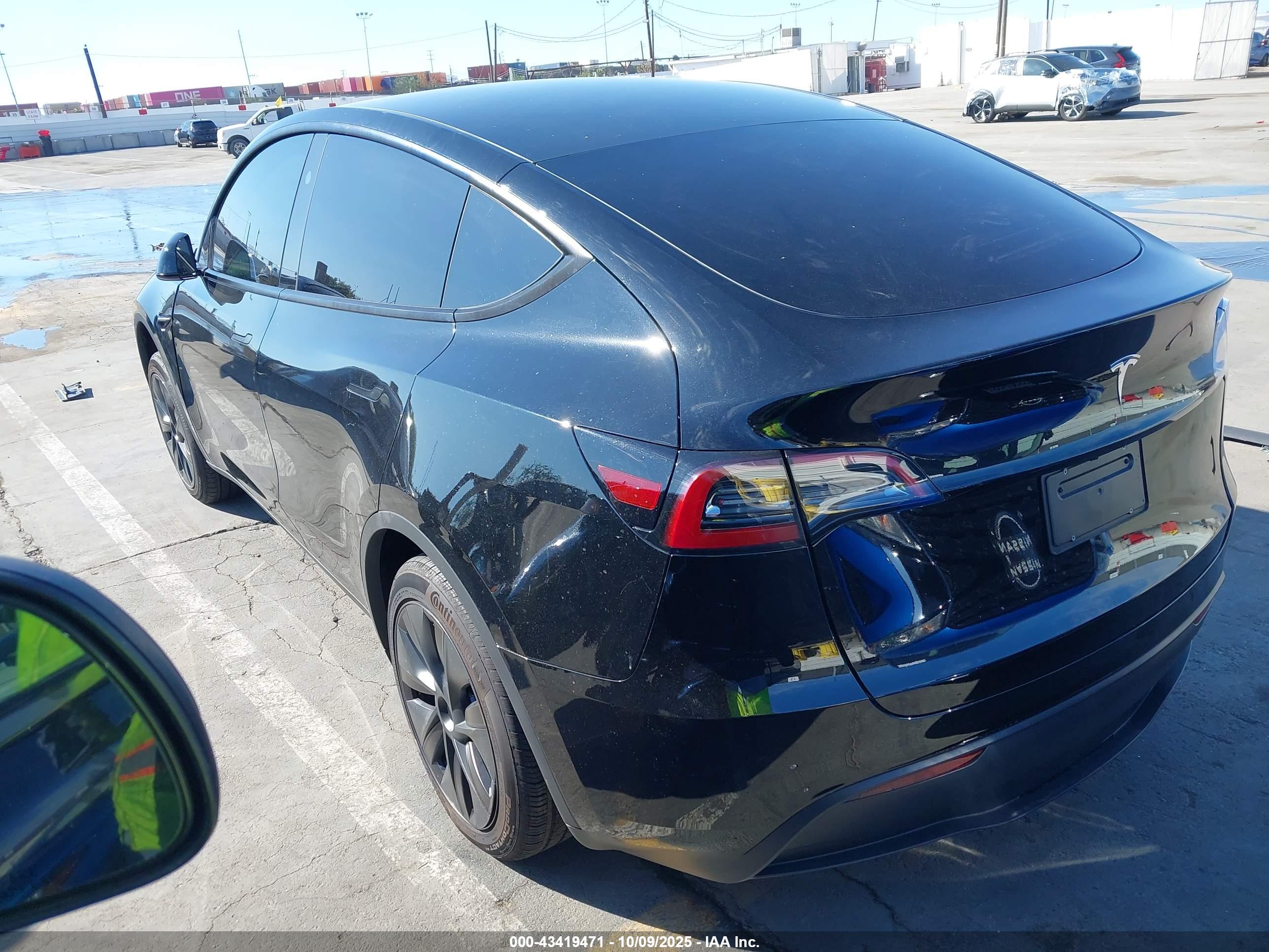 TESLA MODEL image 3