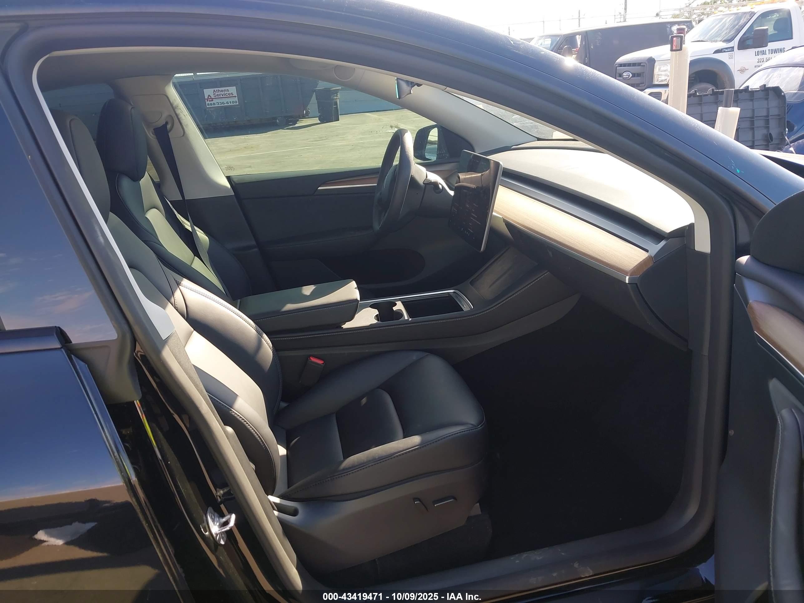 TESLA MODEL image 5