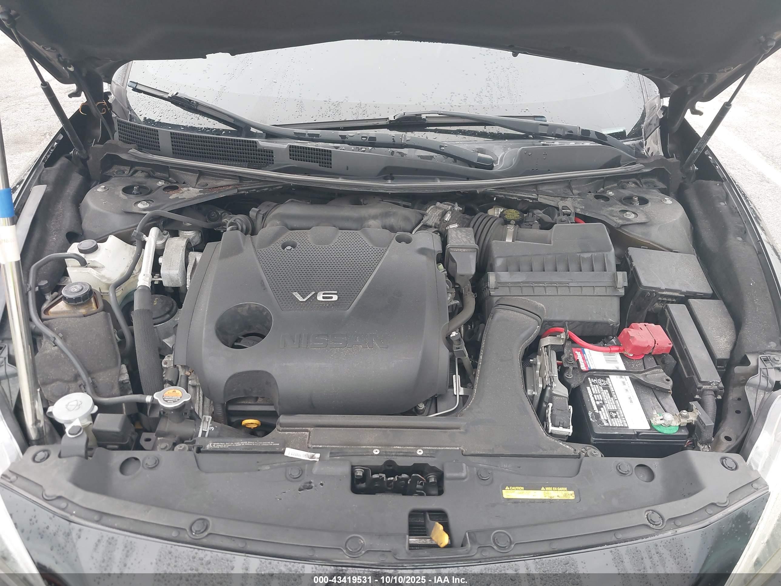 NISSAN MAXIMA image 10