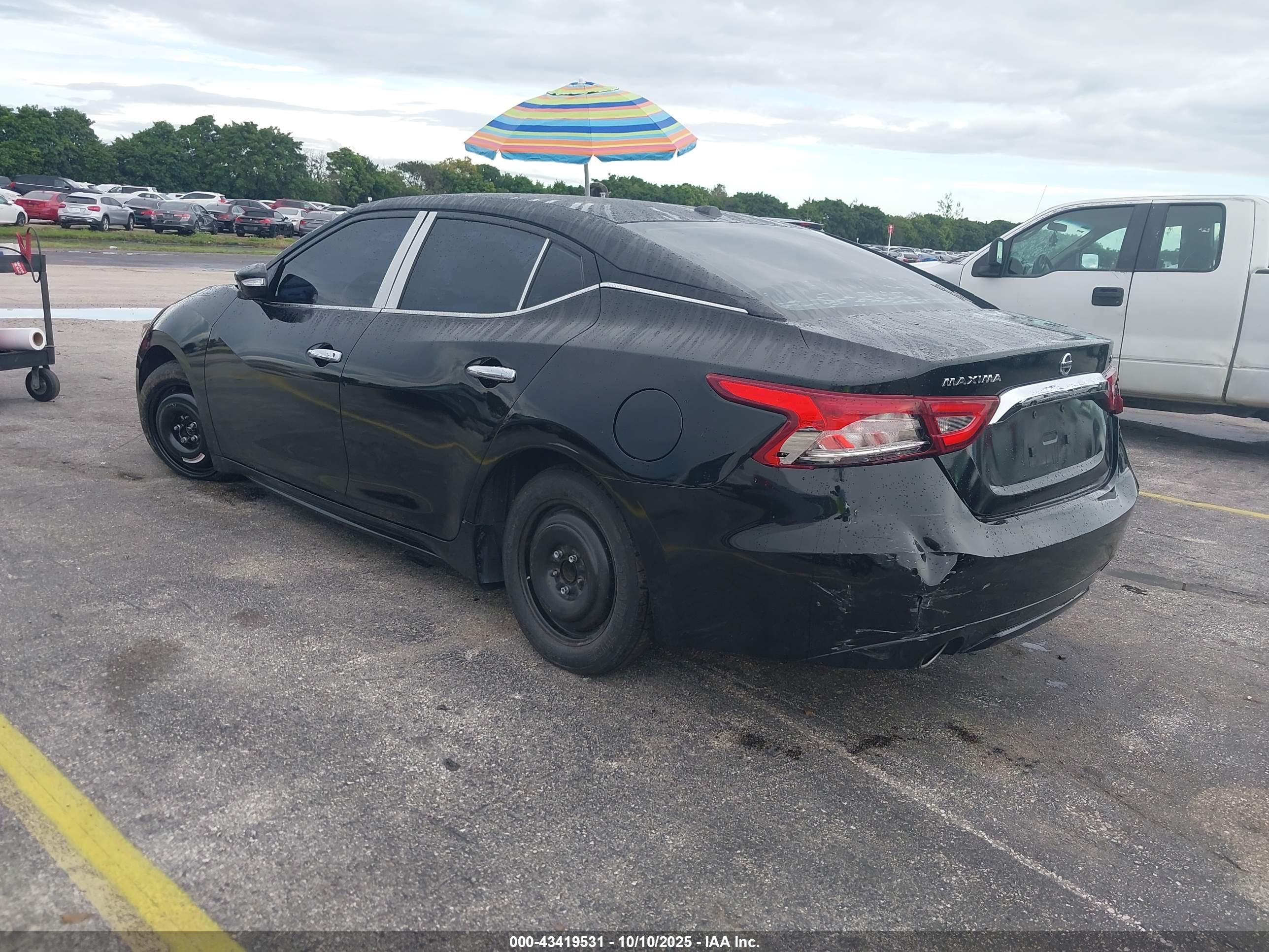 NISSAN MAXIMA image 3