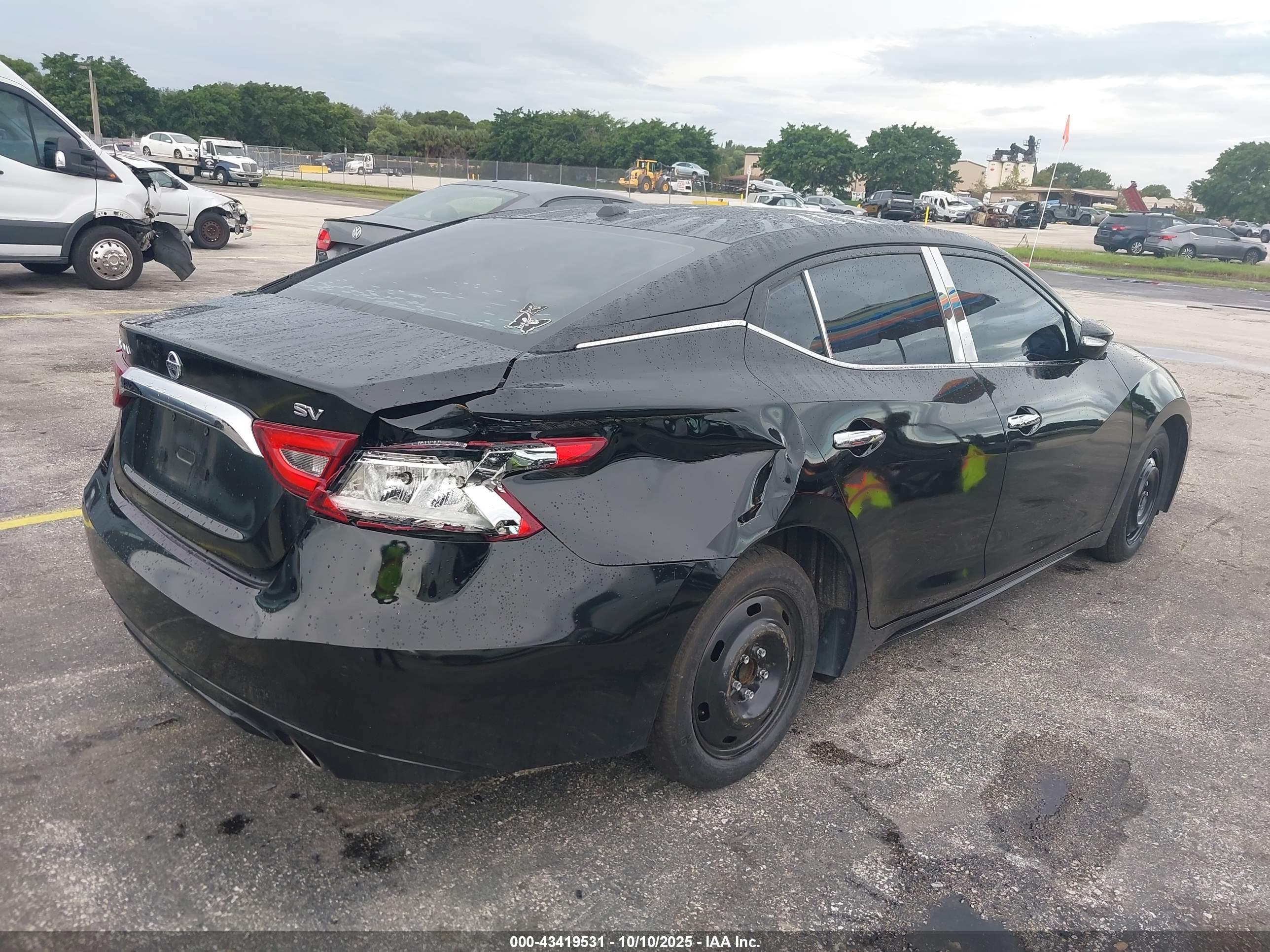 NISSAN MAXIMA image 6
