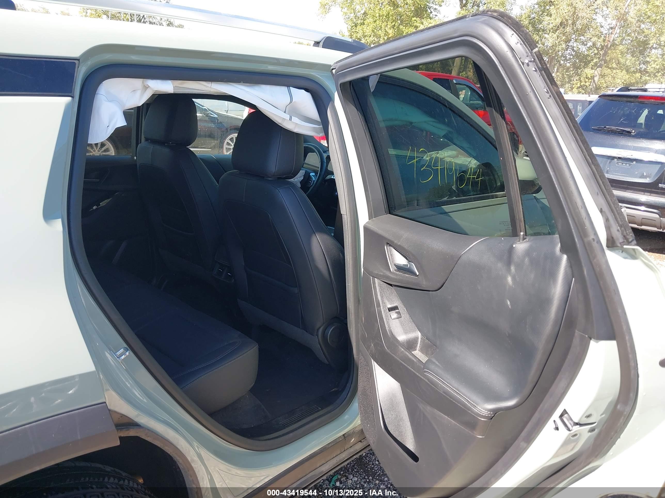 CHEVROLET EQUINOX image 8