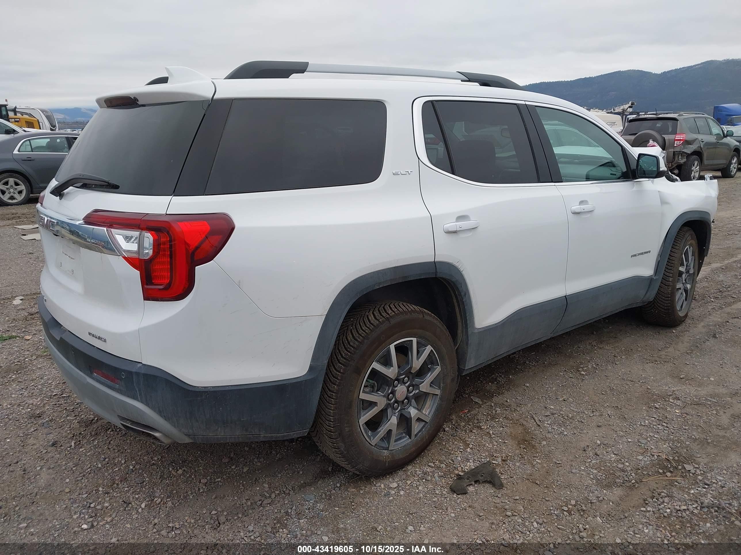 GMC ACADIA image 4