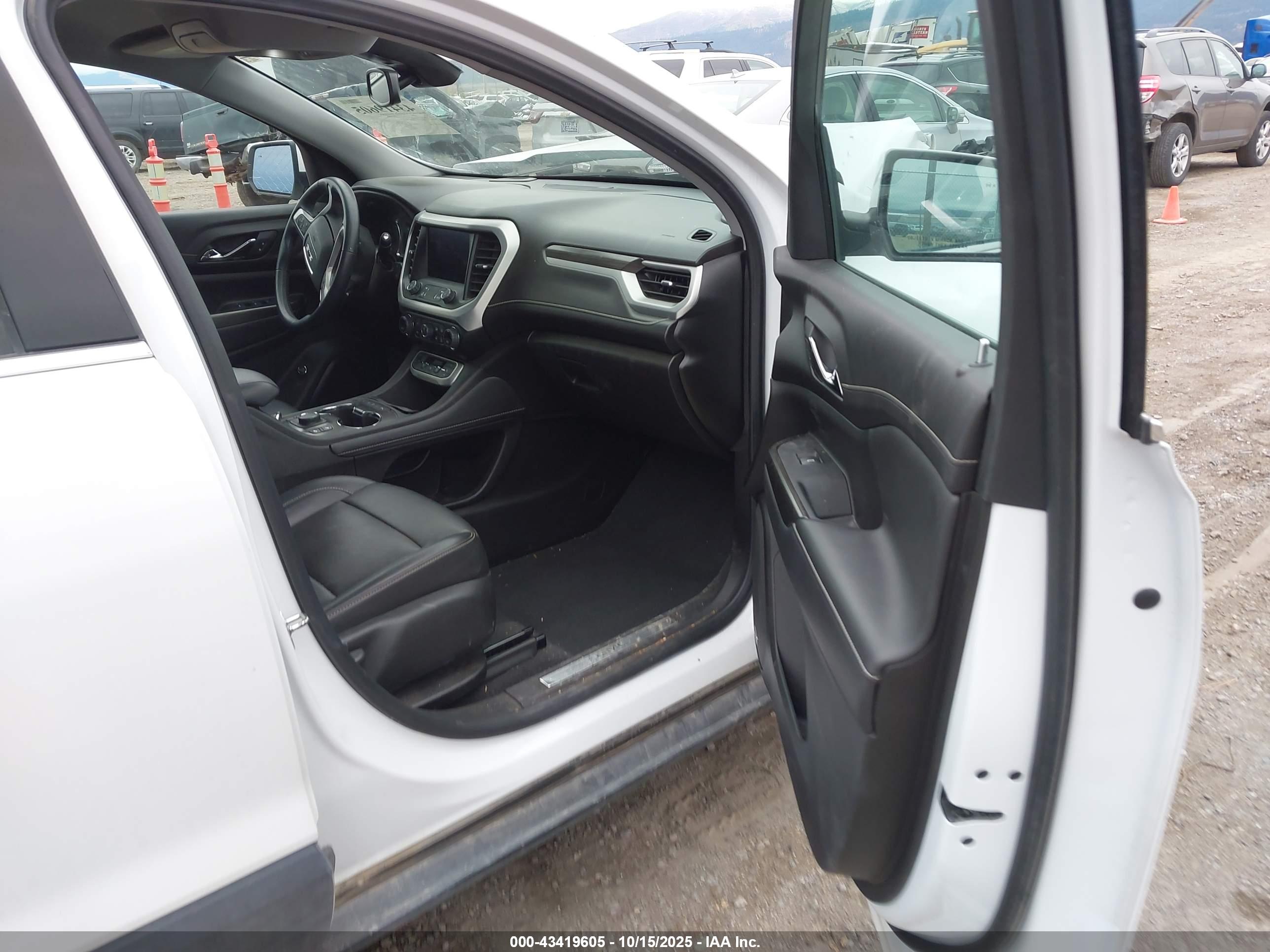 GMC ACADIA image 5