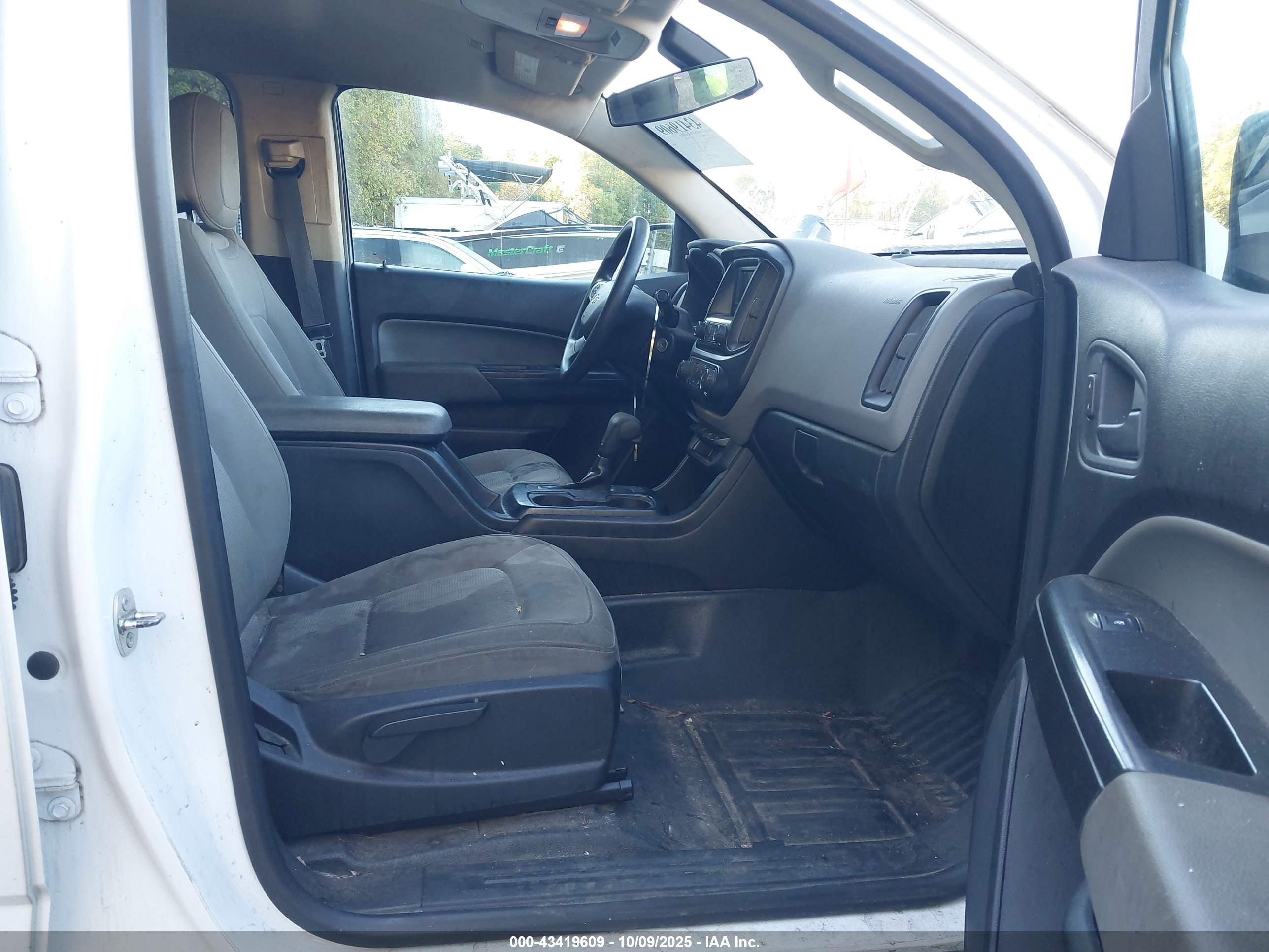 CHEVROLET COLORADO image 5