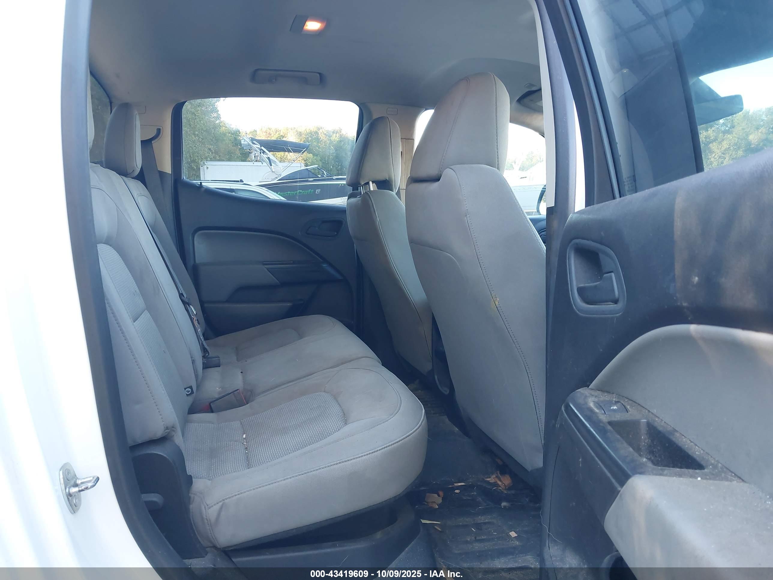 CHEVROLET COLORADO image 8