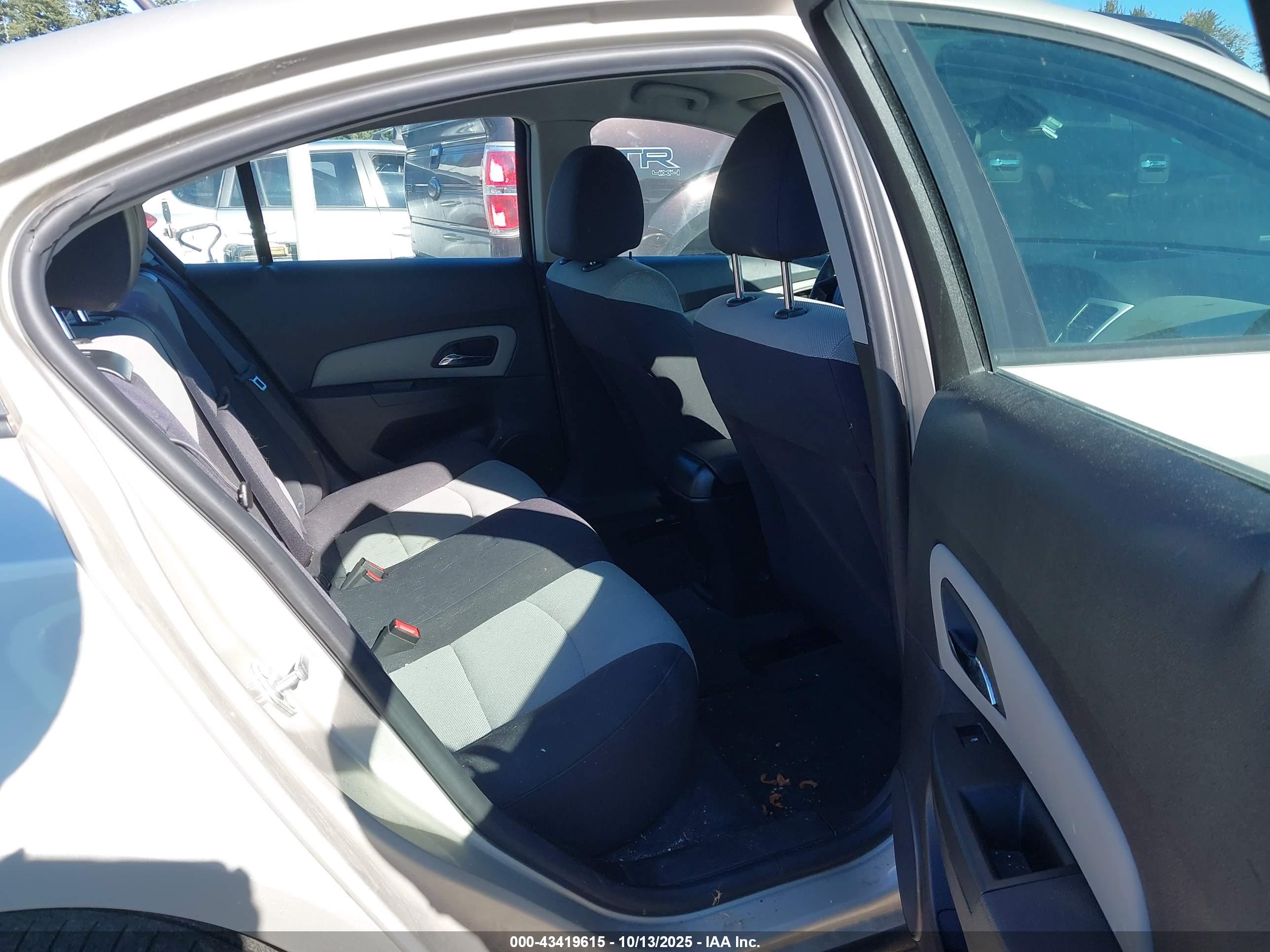 CHEVROLET CRUZE image 8