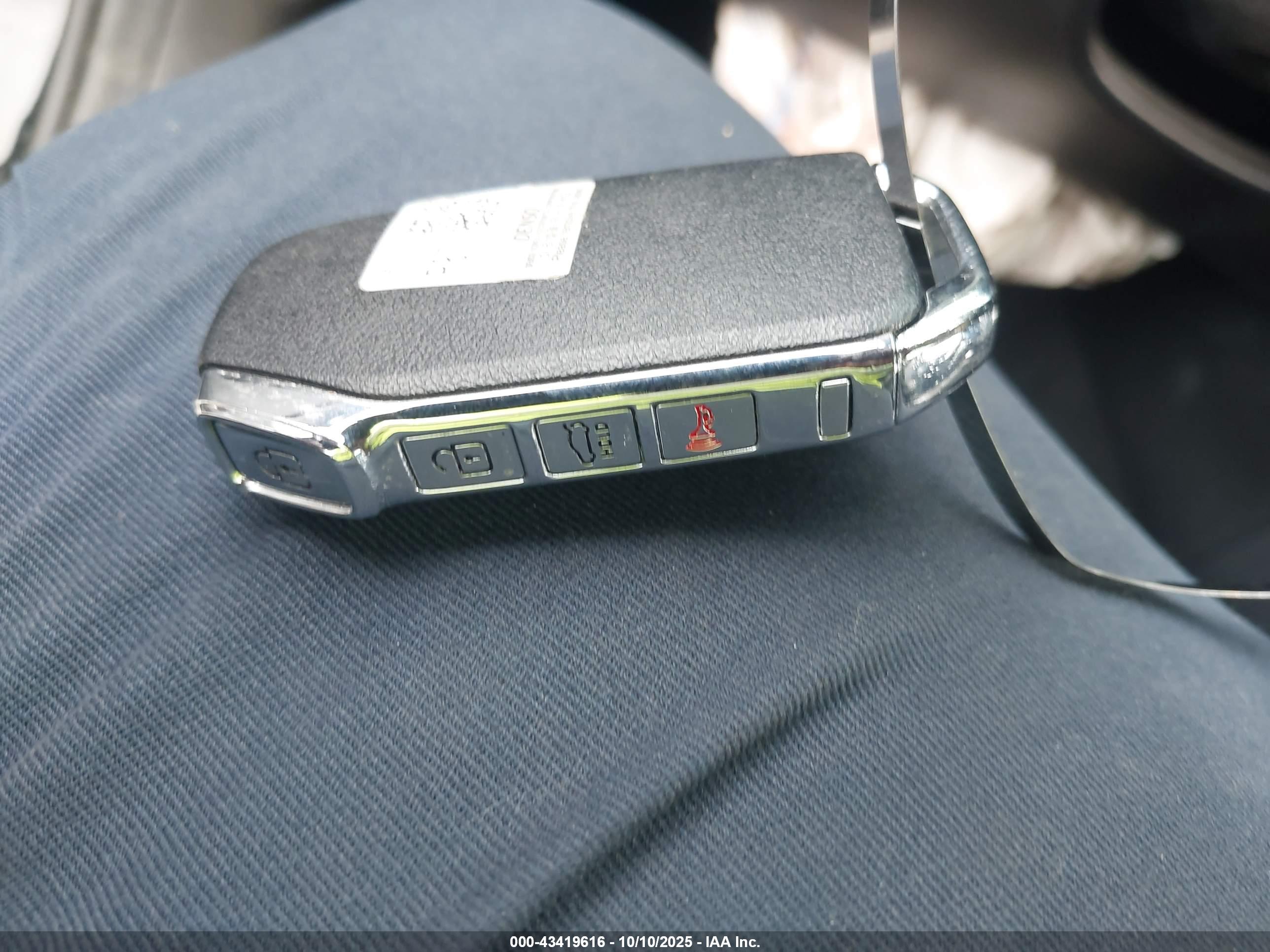 KIA K5 image 11