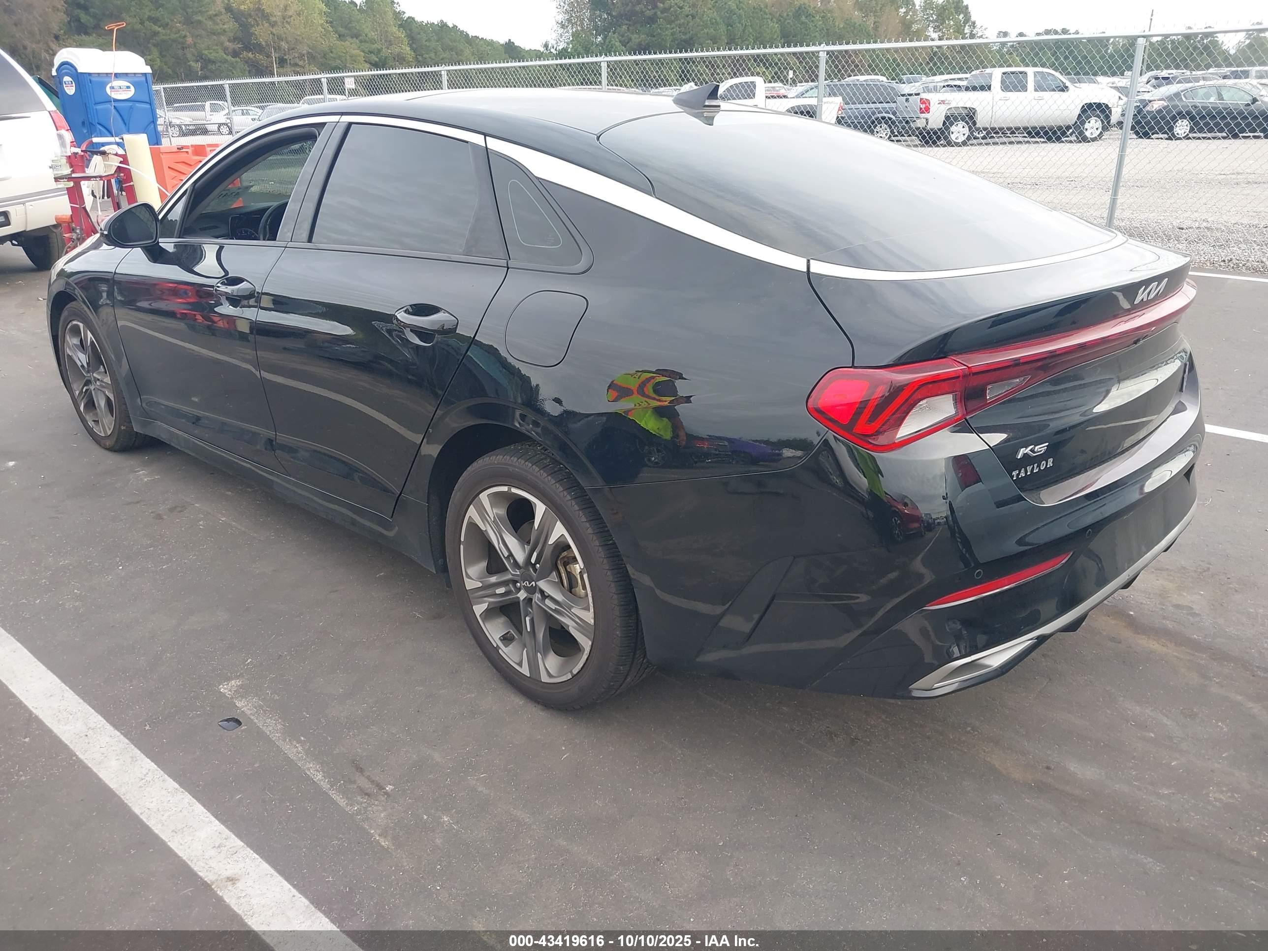 KIA K5 image 3