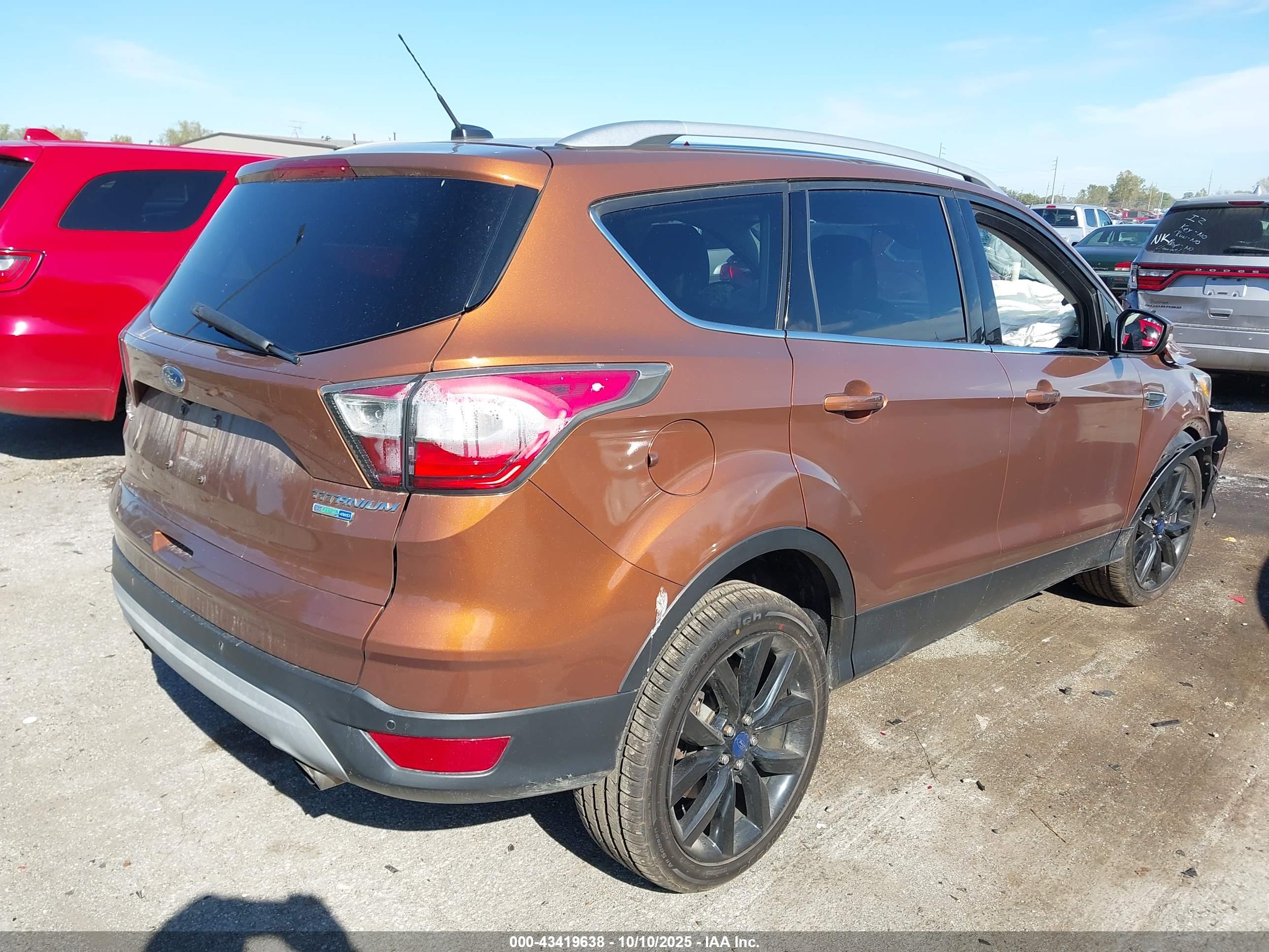 FORD ESCAPE image 4