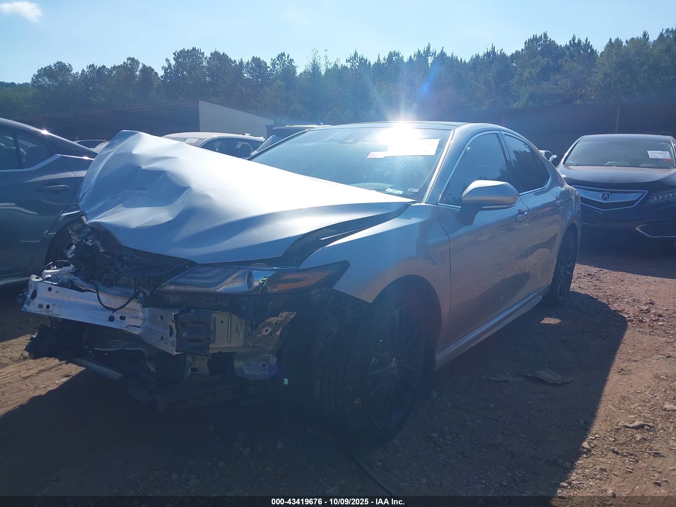 TOYOTA CAMRY image 2