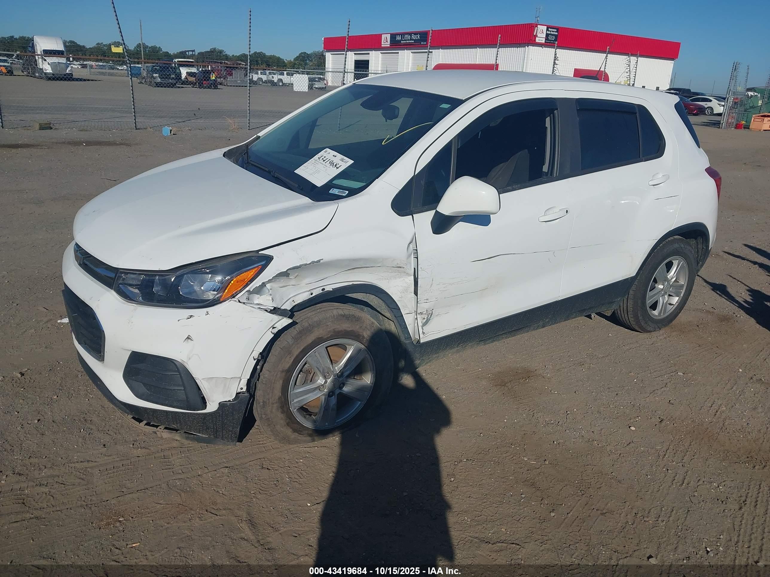 CHEVROLET TRAX image 2