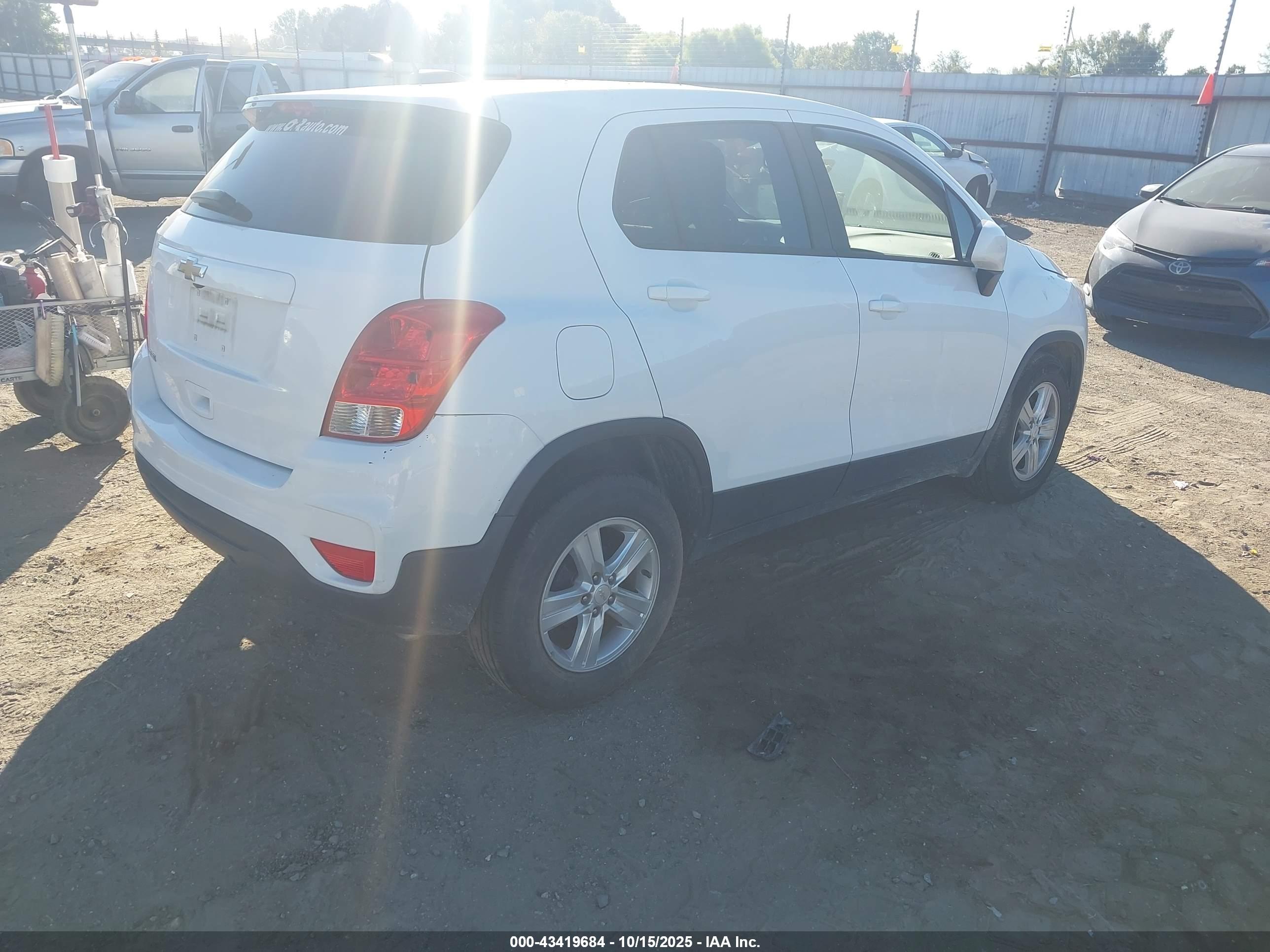 CHEVROLET TRAX image 4