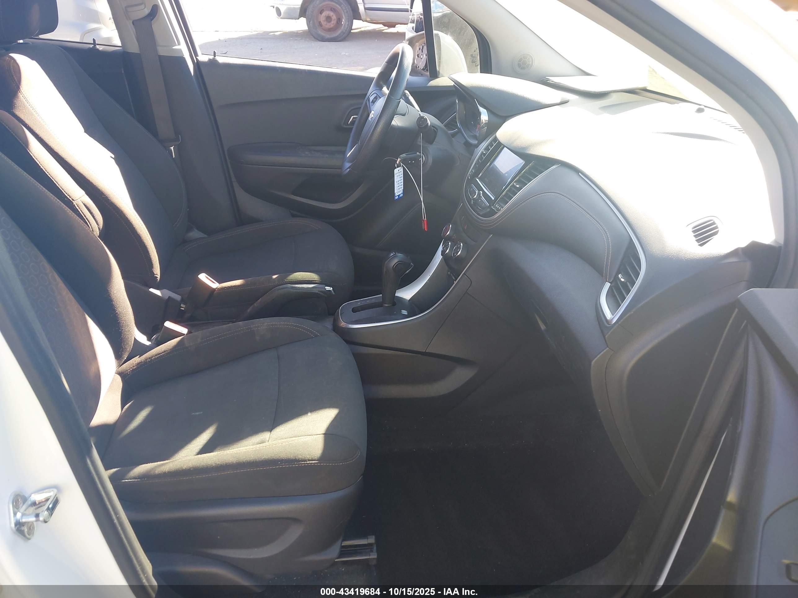 CHEVROLET TRAX image 5