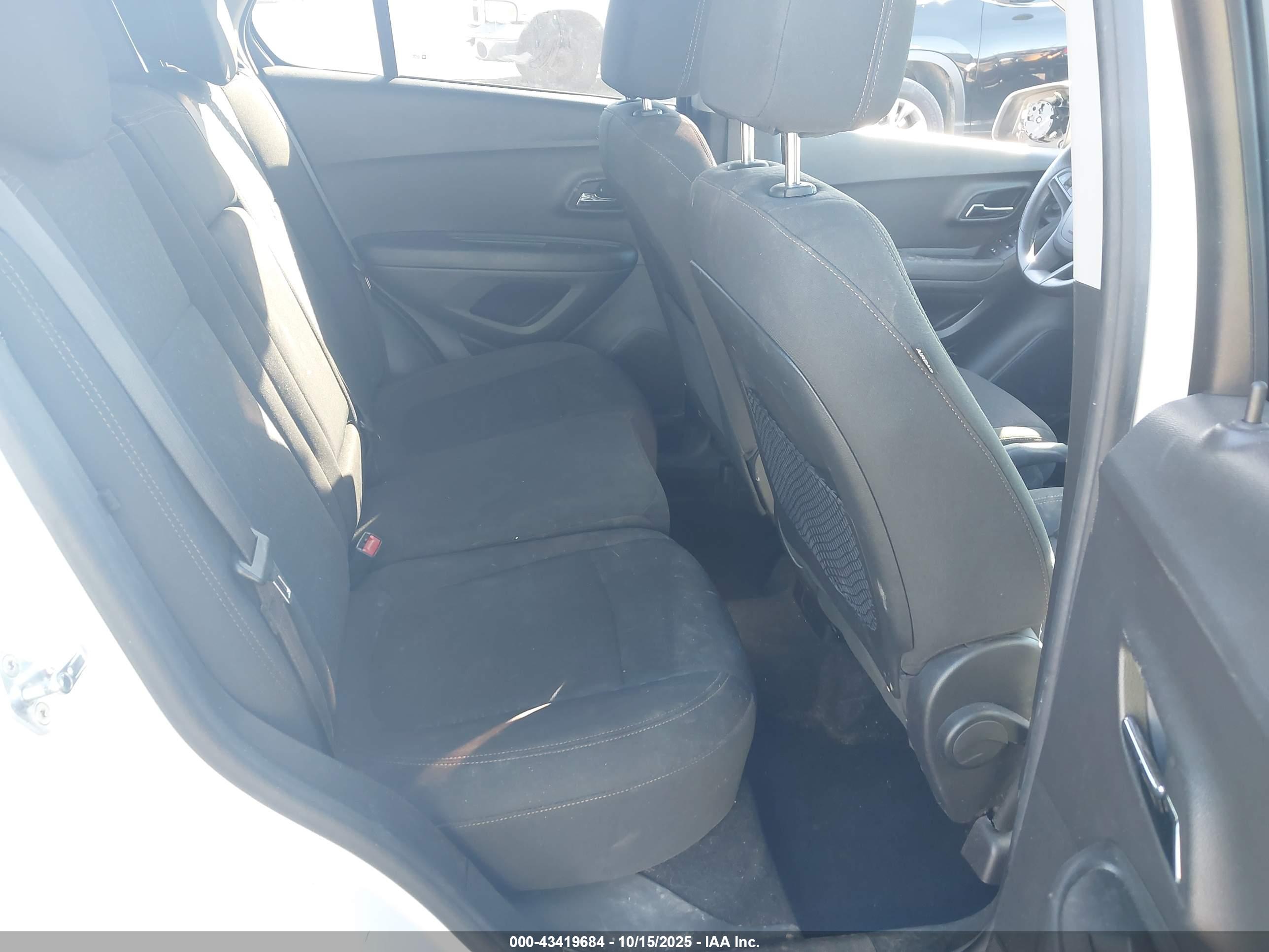 CHEVROLET TRAX image 8
