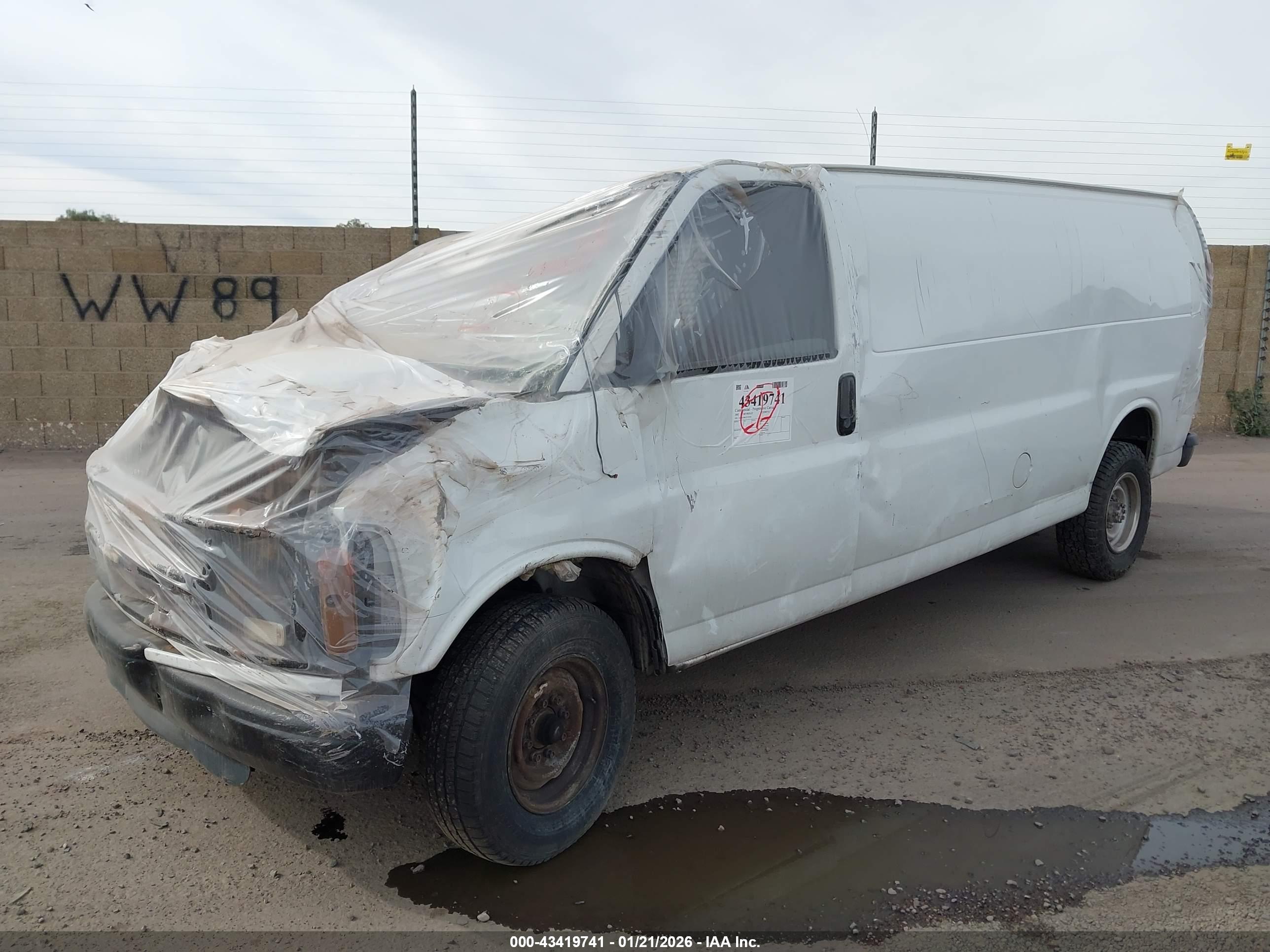 CHEVROLET EXPRESS image 2