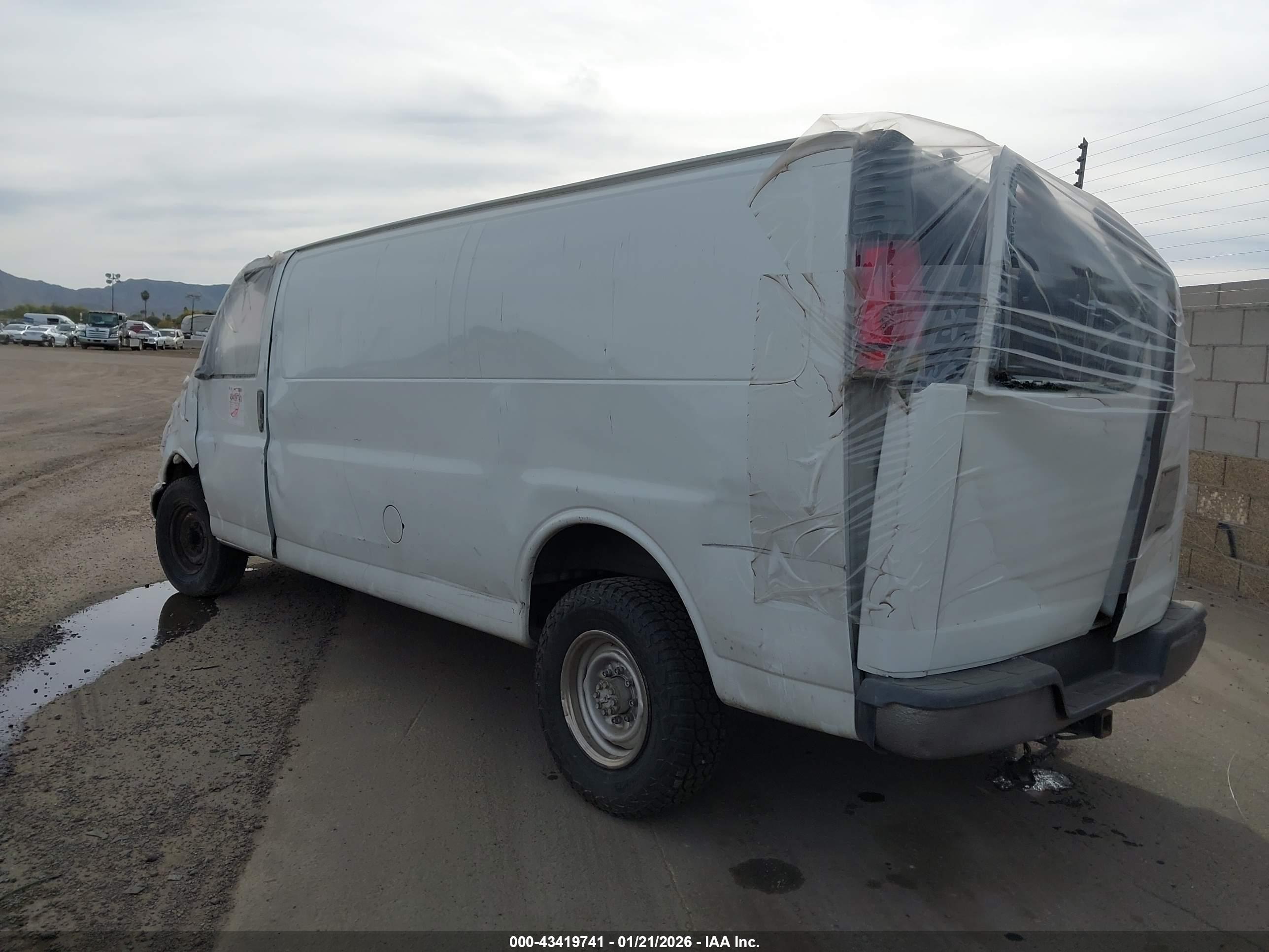 CHEVROLET EXPRESS image 3