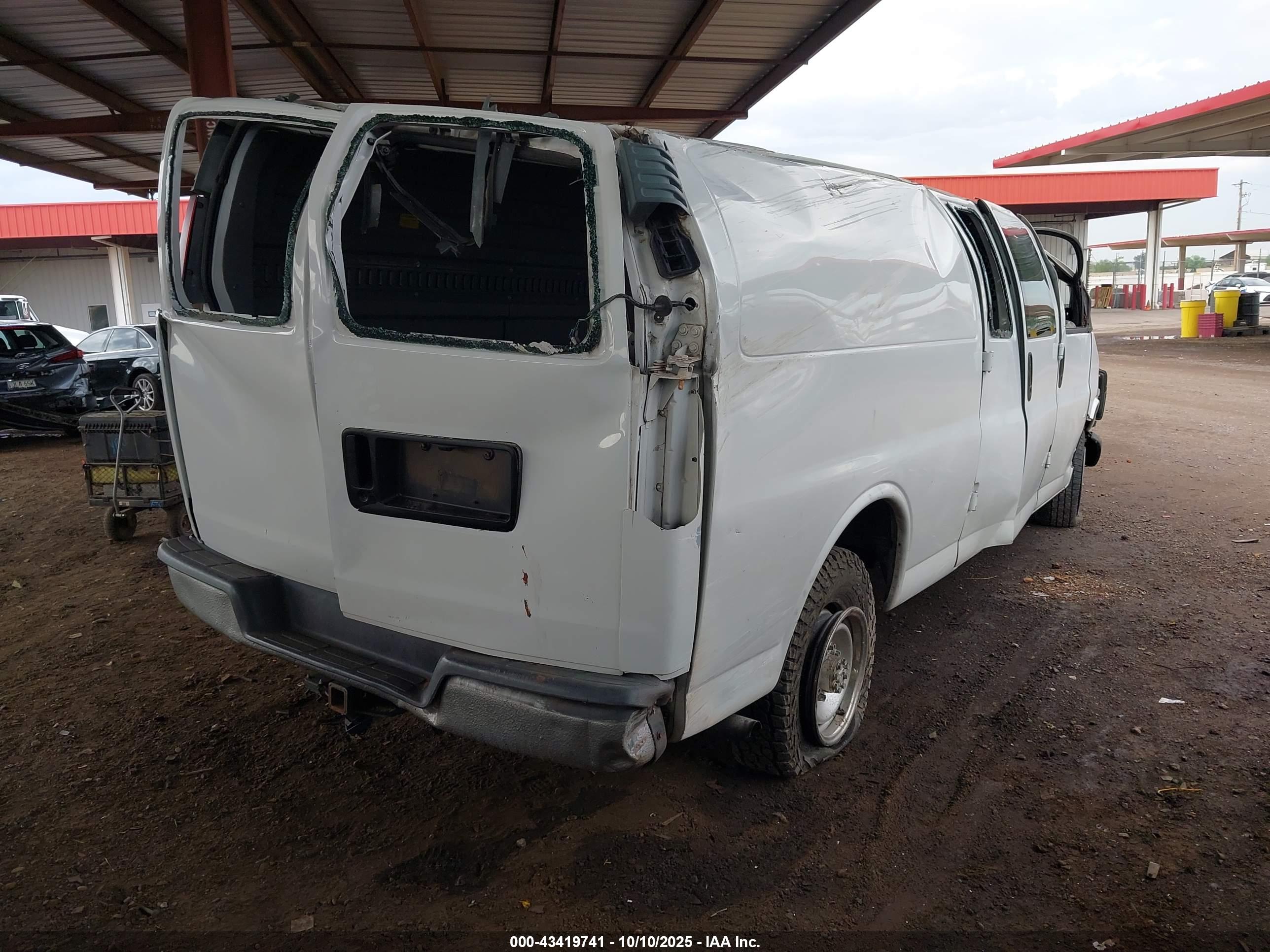 CHEVROLET EXPRESS image 4