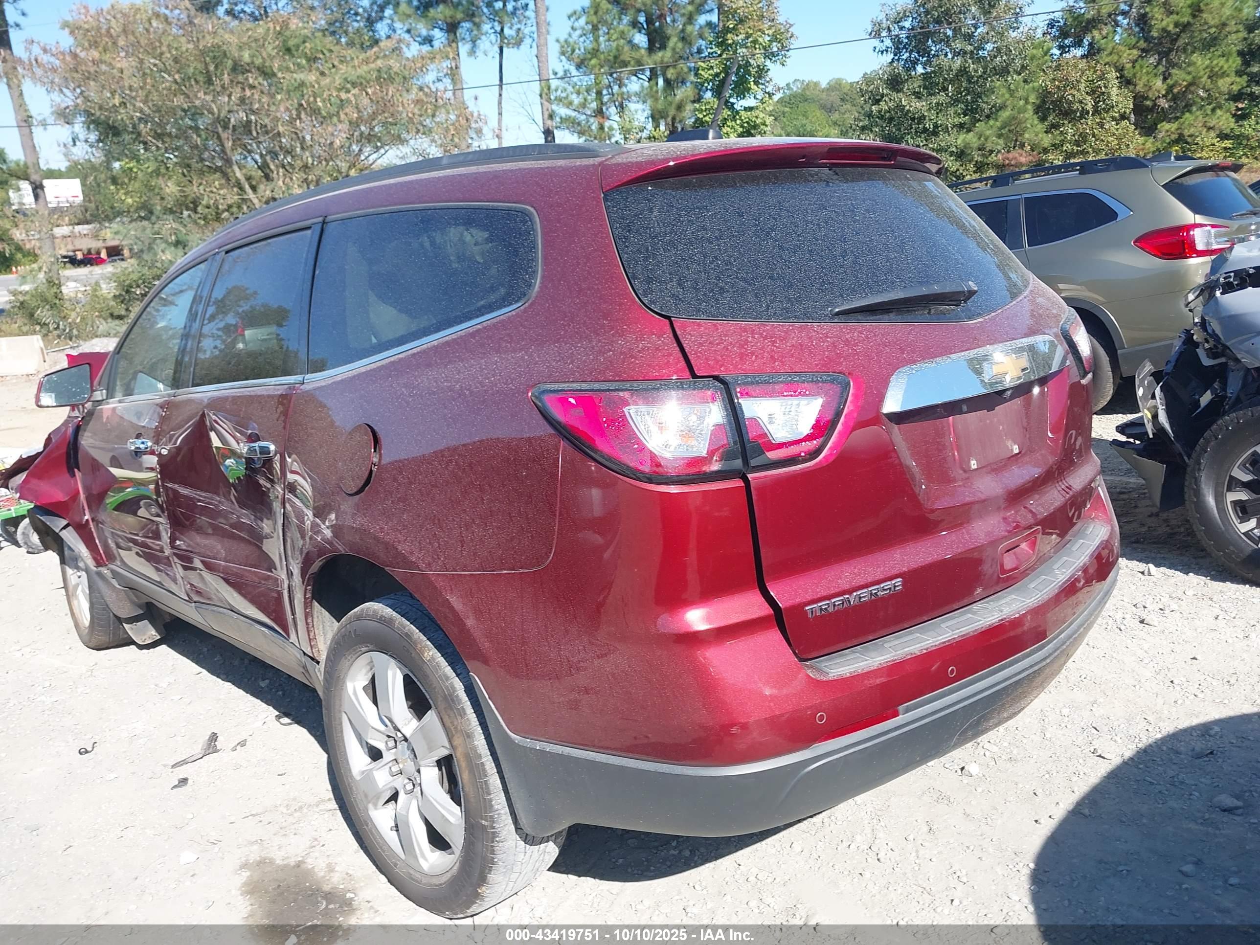 CHEVROLET TRAVERSE image 3