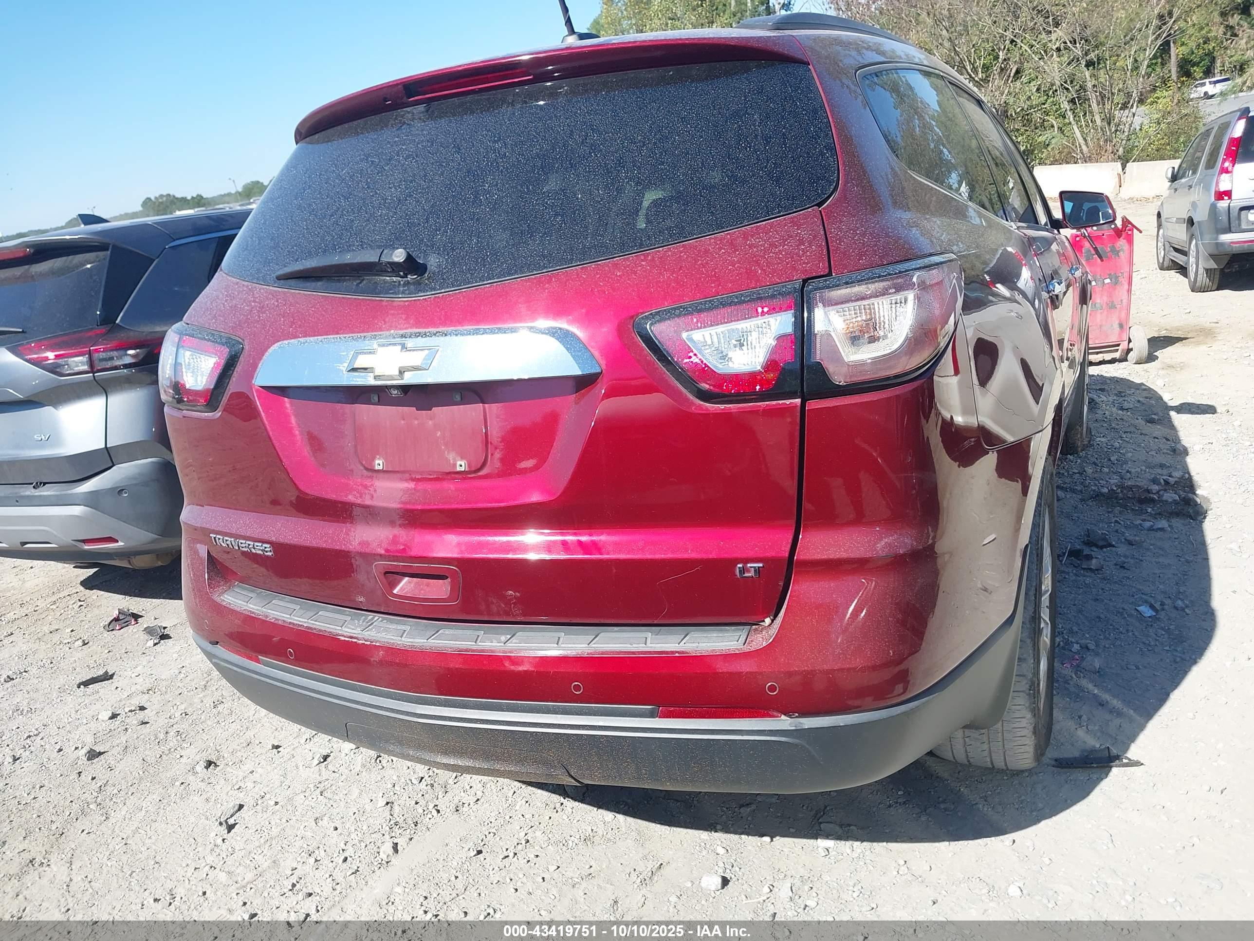 CHEVROLET TRAVERSE image 4