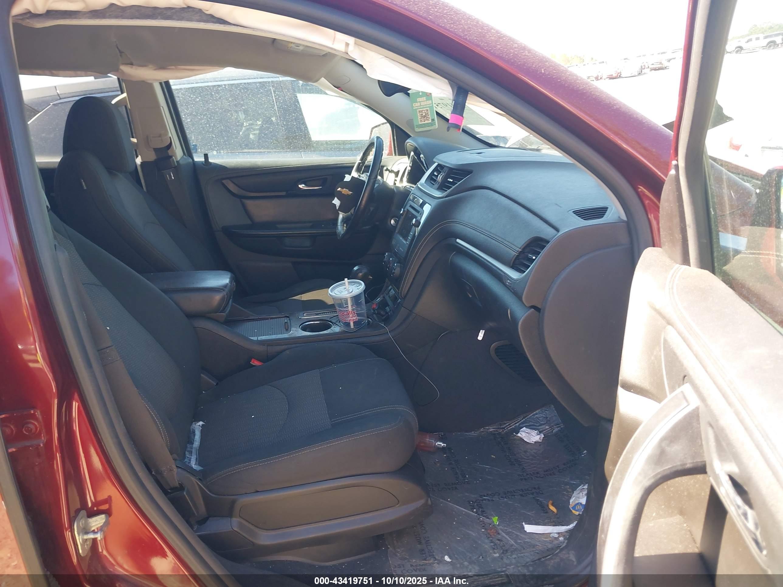 CHEVROLET TRAVERSE image 5
