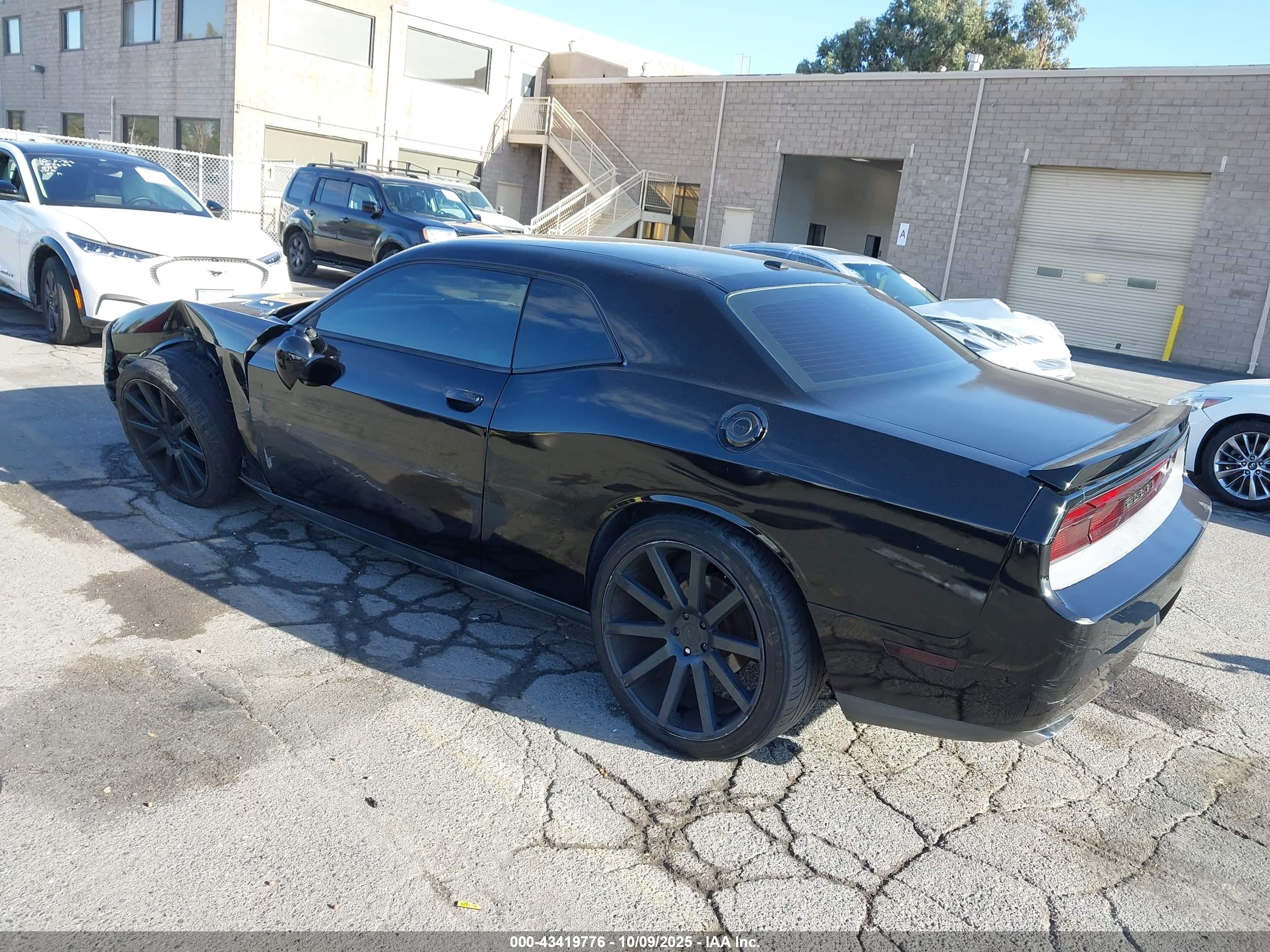 DODGE CHALLENGER image 3
