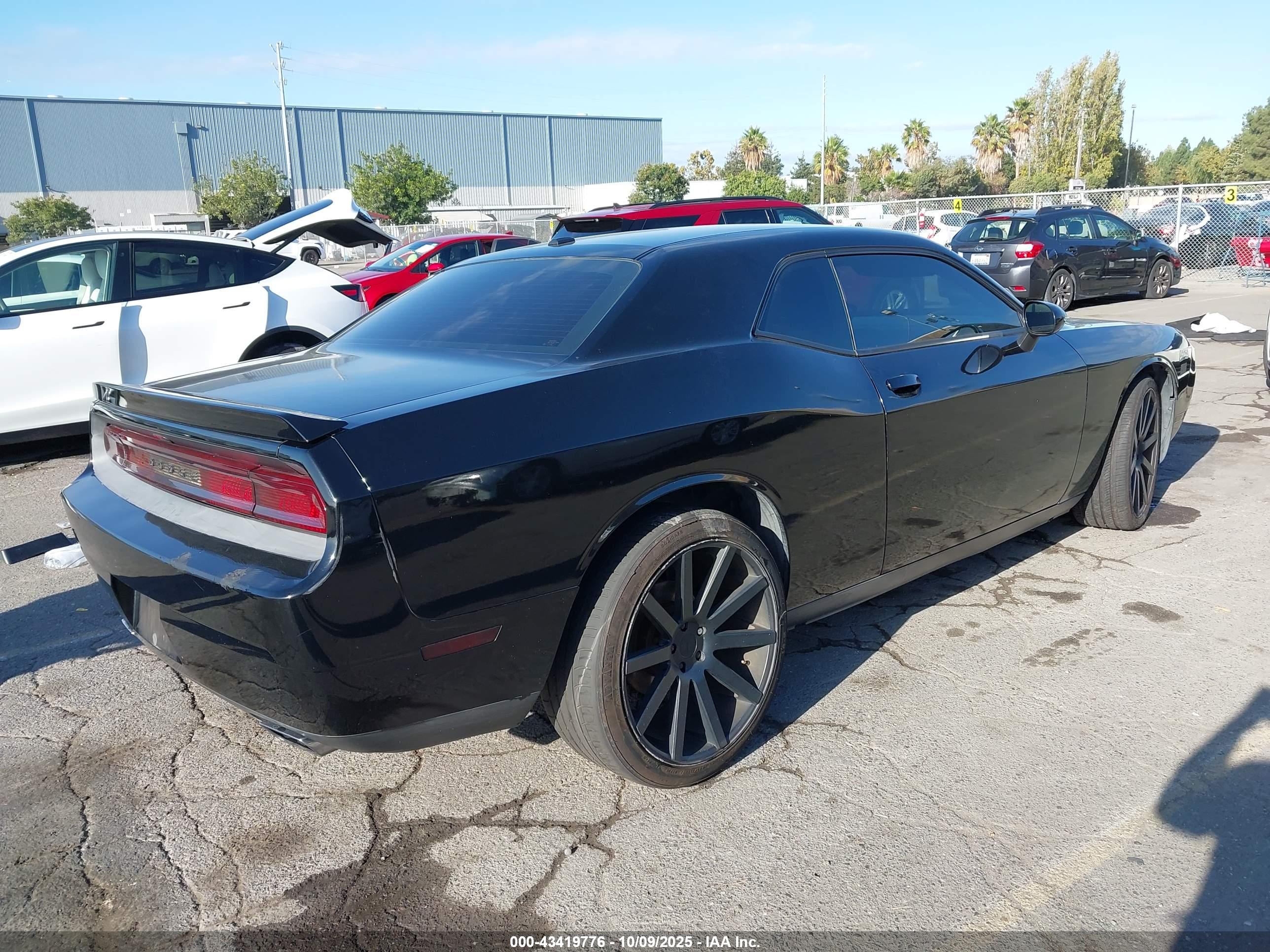DODGE CHALLENGER image 4