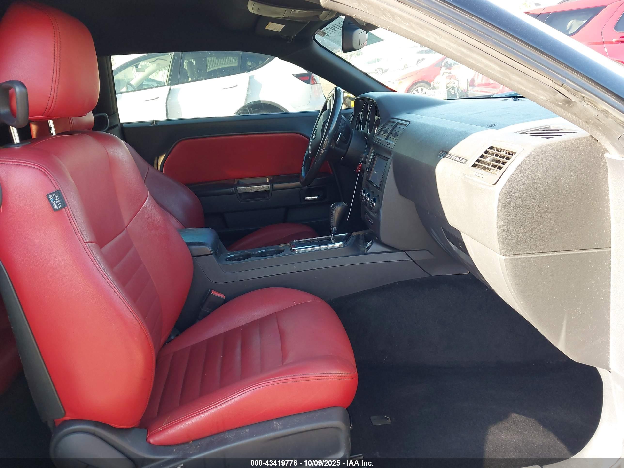 DODGE CHALLENGER image 5