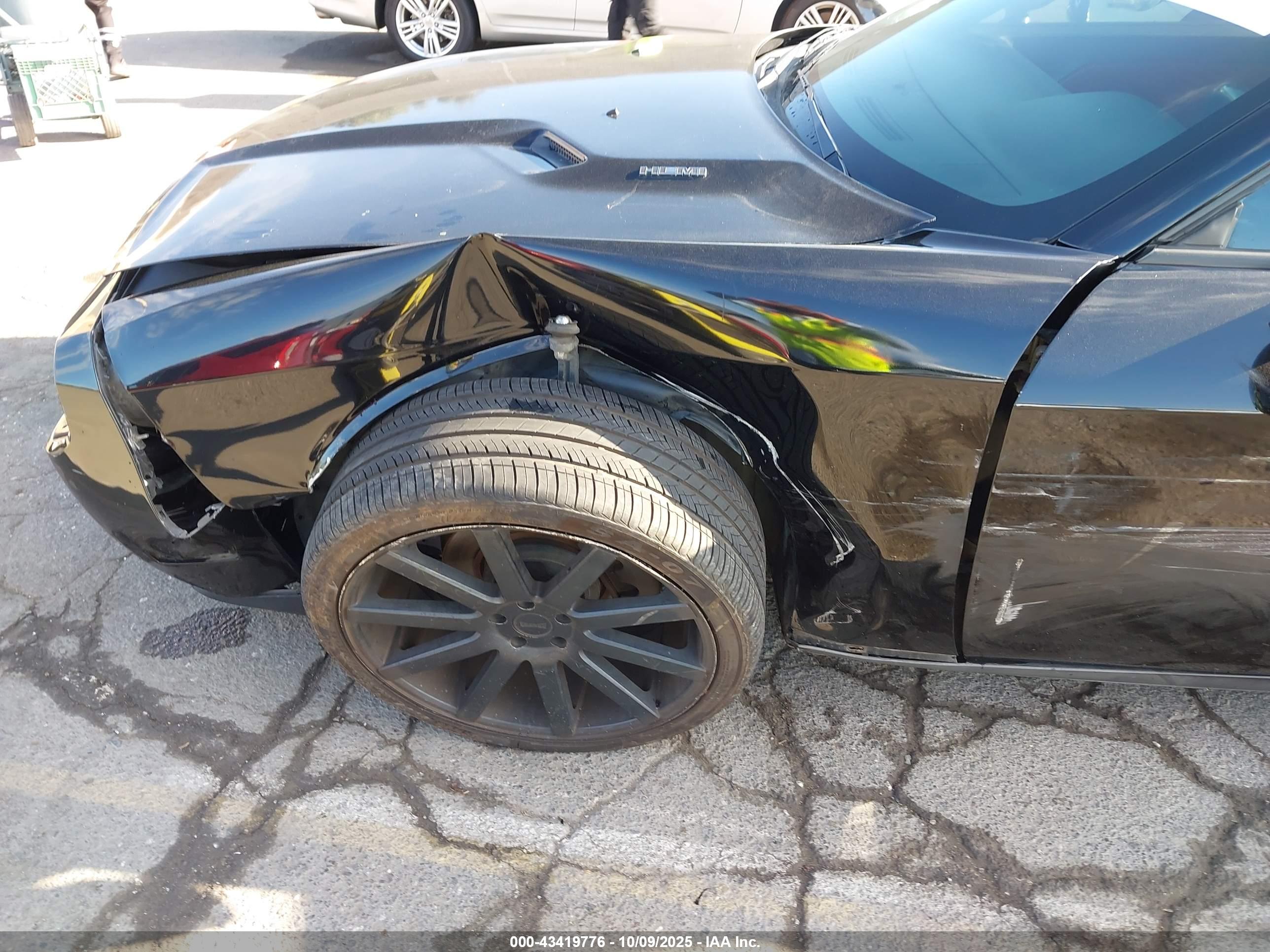 DODGE CHALLENGER image 6