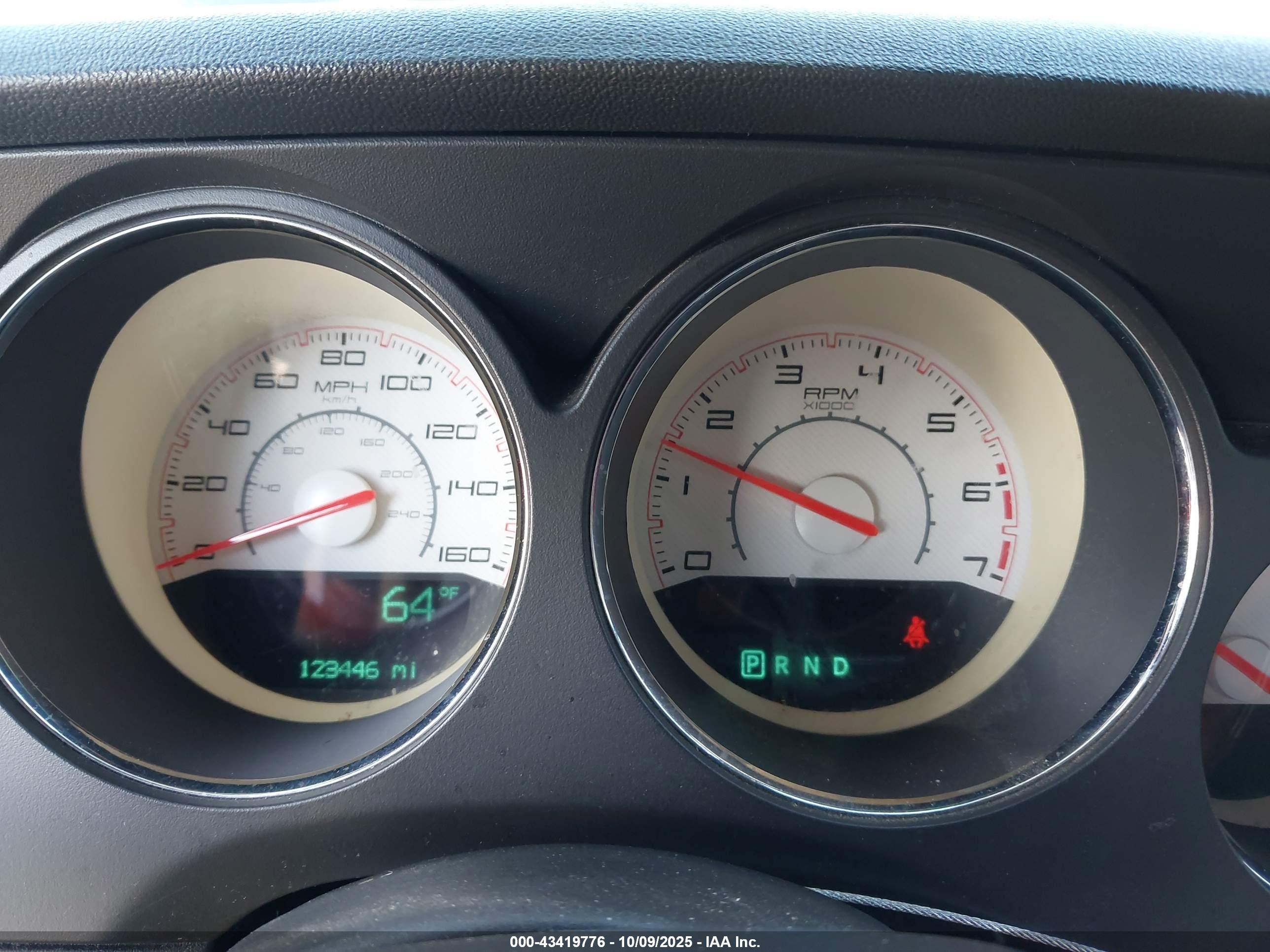 DODGE CHALLENGER image 7