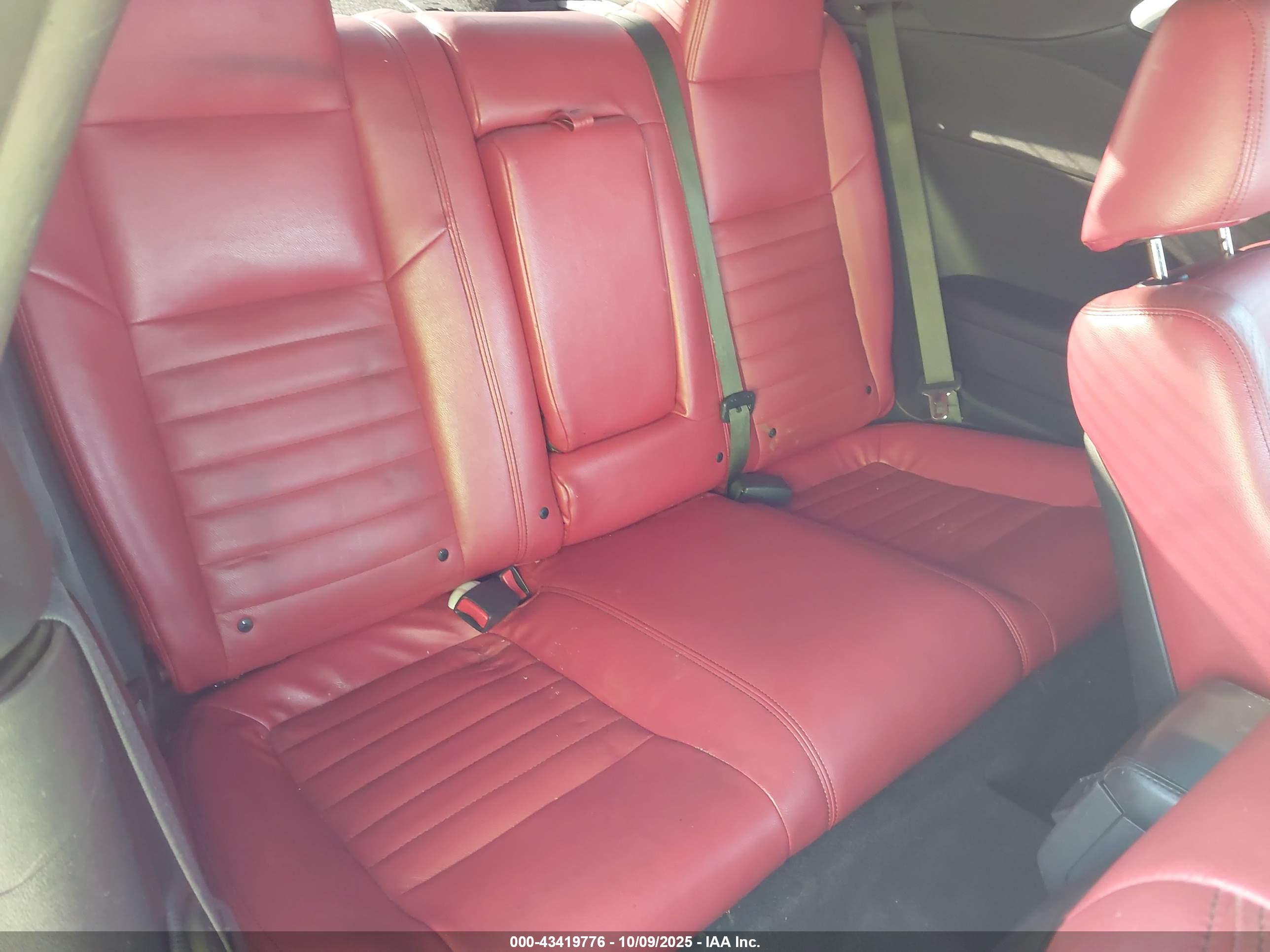 DODGE CHALLENGER image 8