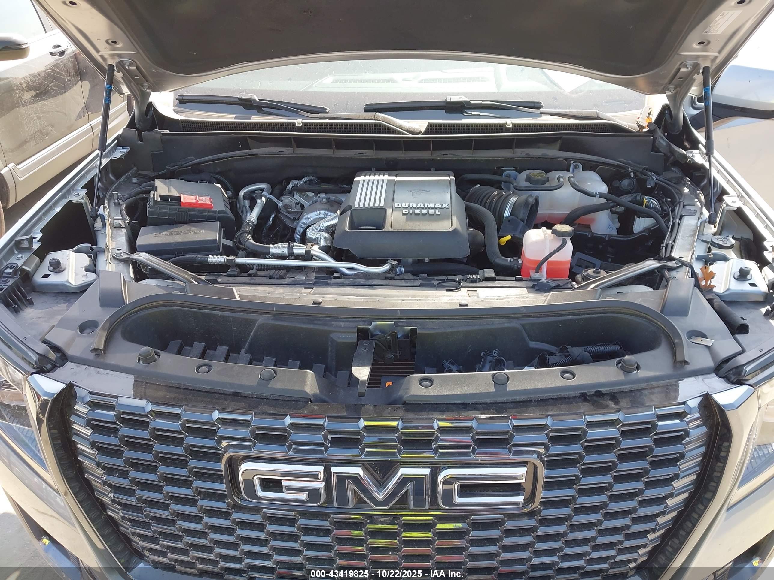 GMC YUKON image 10