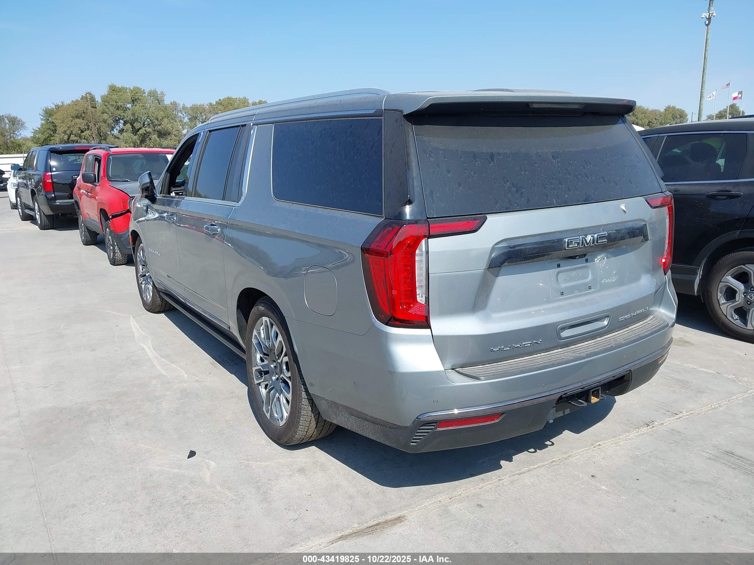 GMC YUKON image 3
