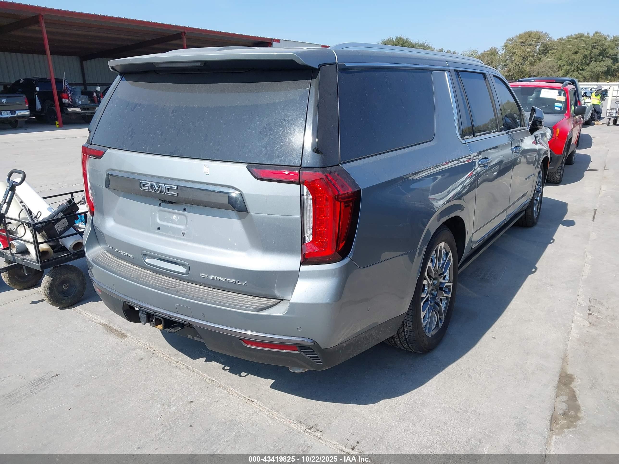GMC YUKON image 4