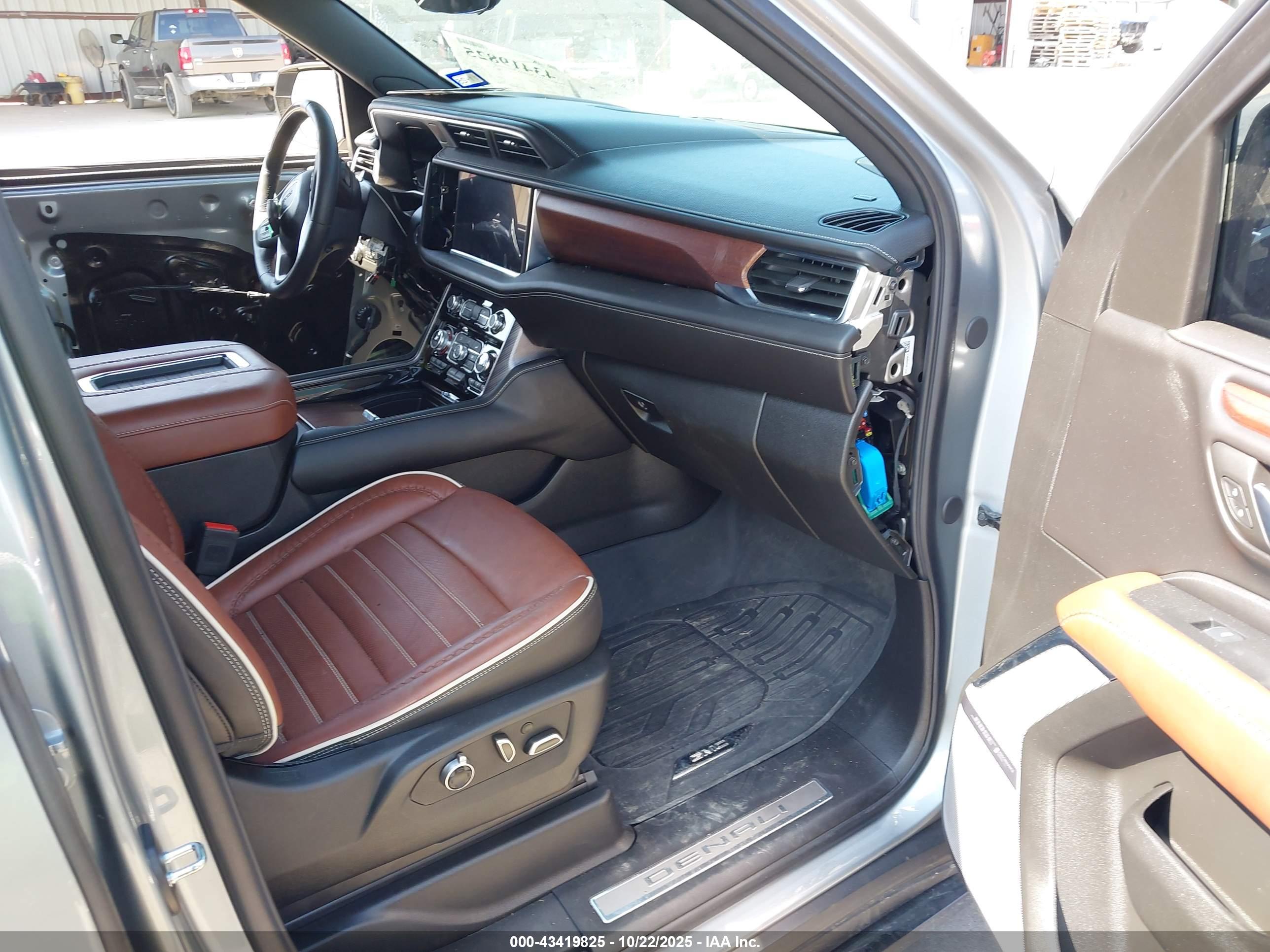GMC YUKON image 5