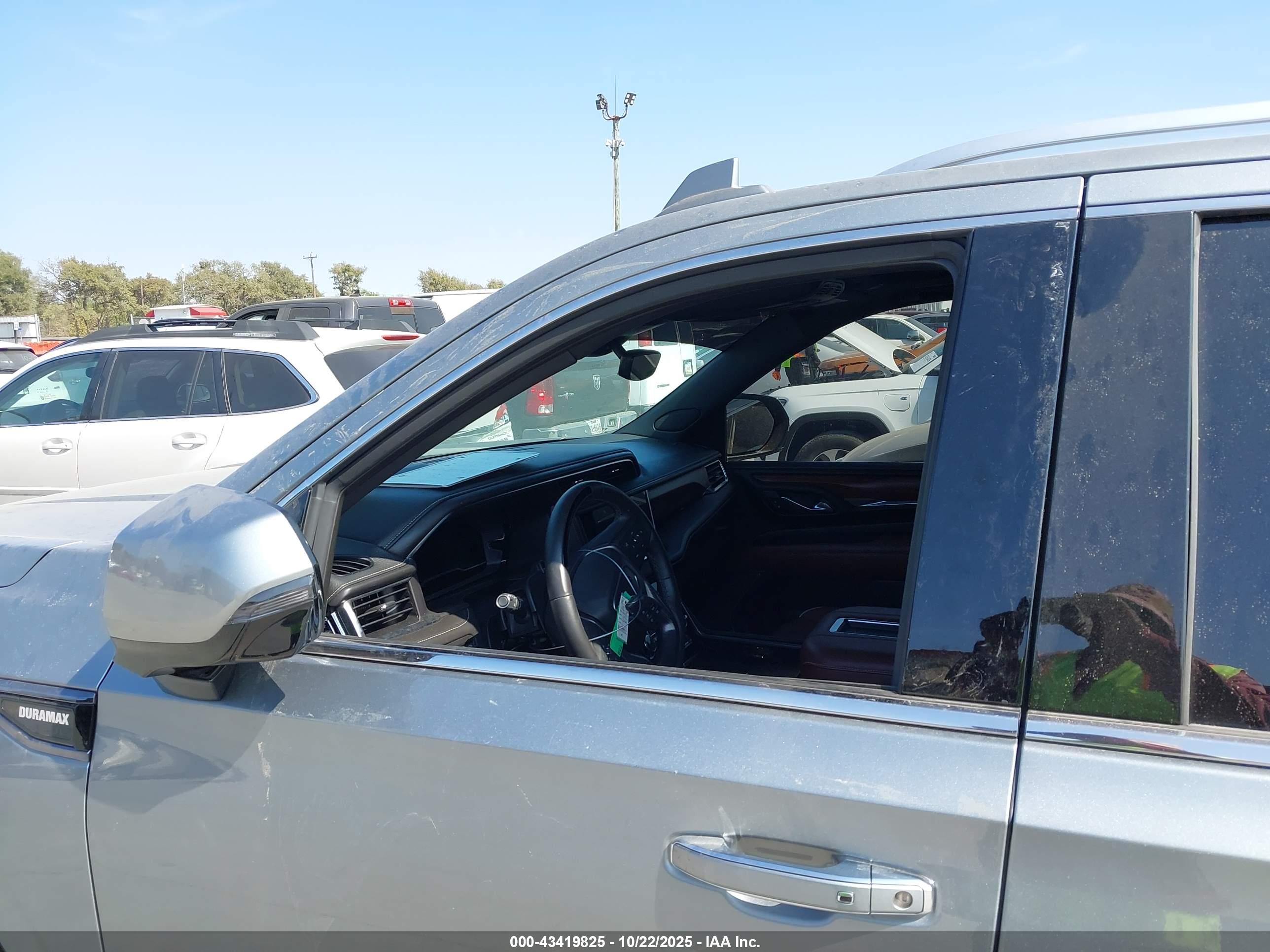 GMC YUKON image 6
