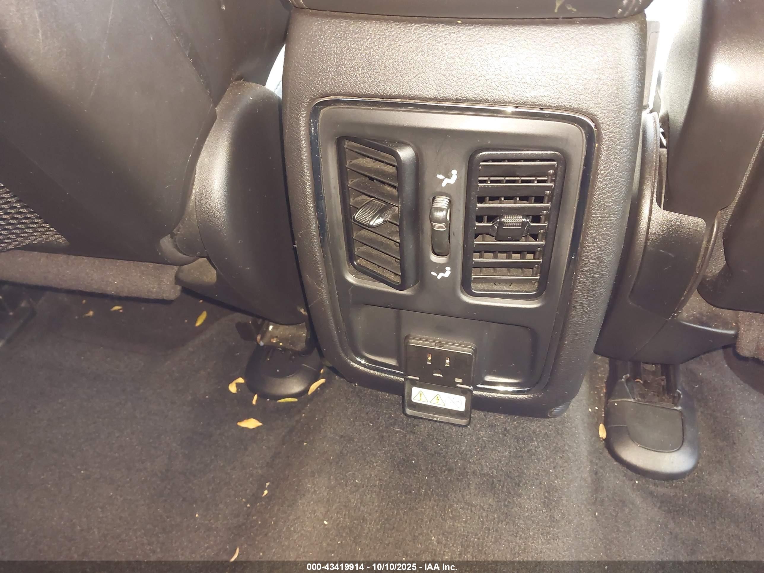 JEEP GRAND image 8