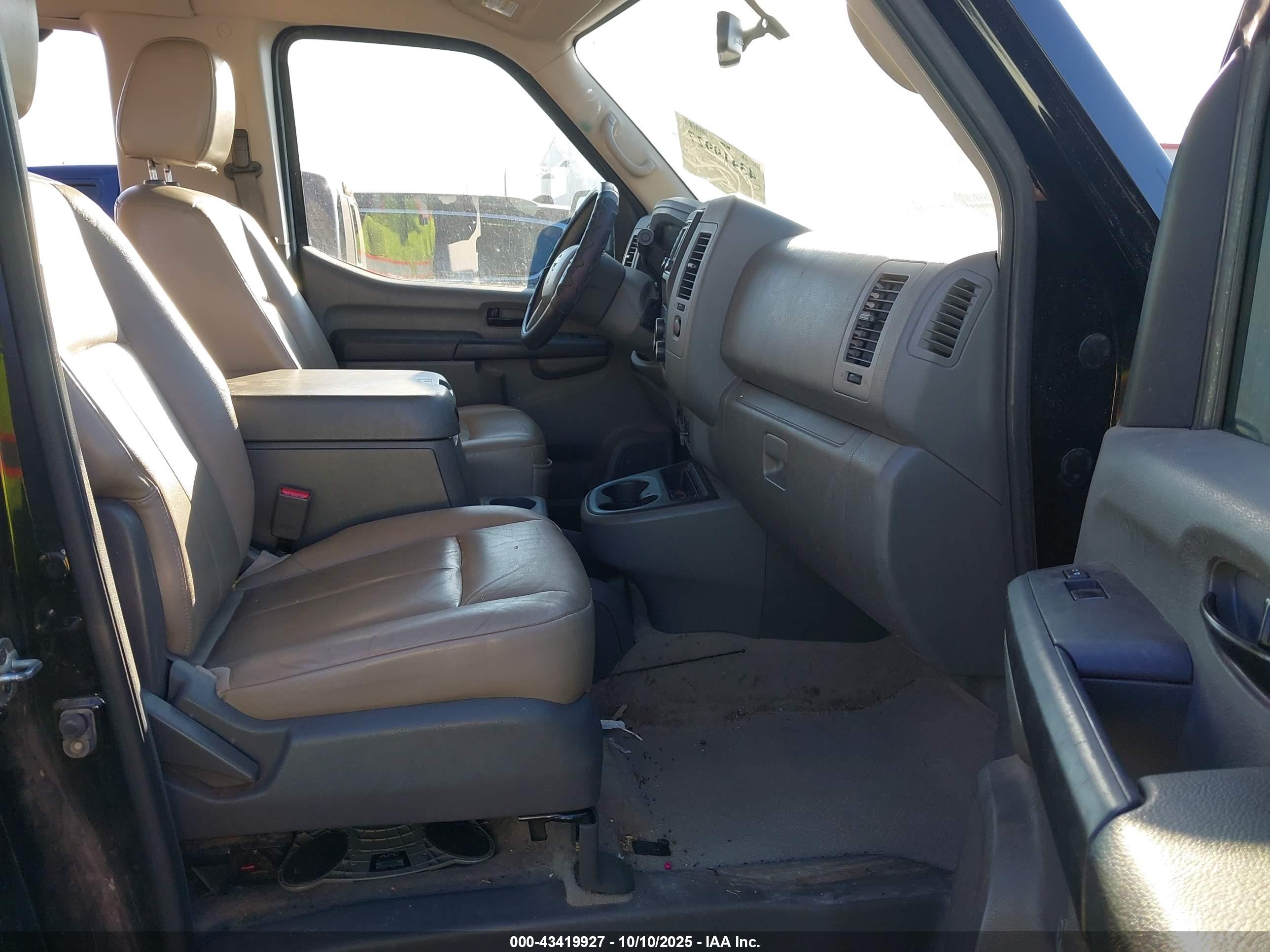 NISSAN NV image 5