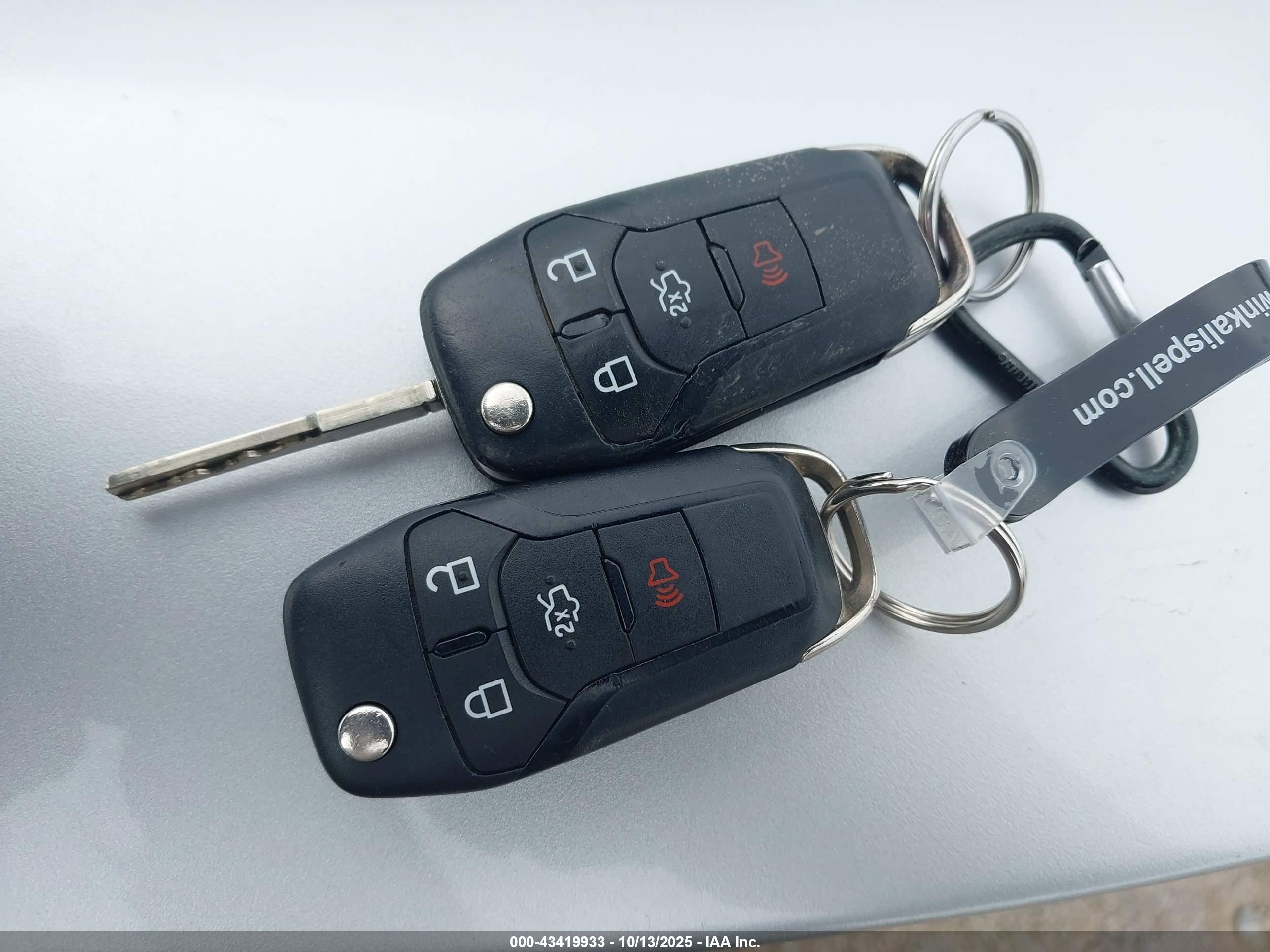 FORD FUSION image 11